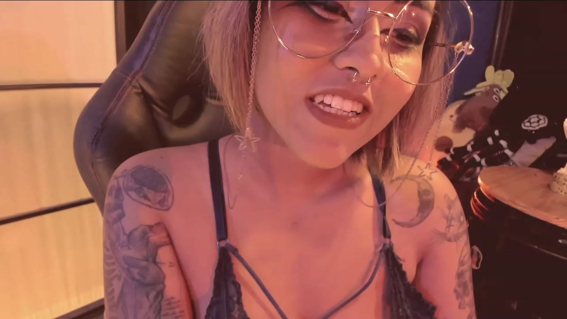 Gallery image thumbnail from AbraxxysRadio's myfreecams stream on, 08/04/2023, 24:57 image 1 of 20