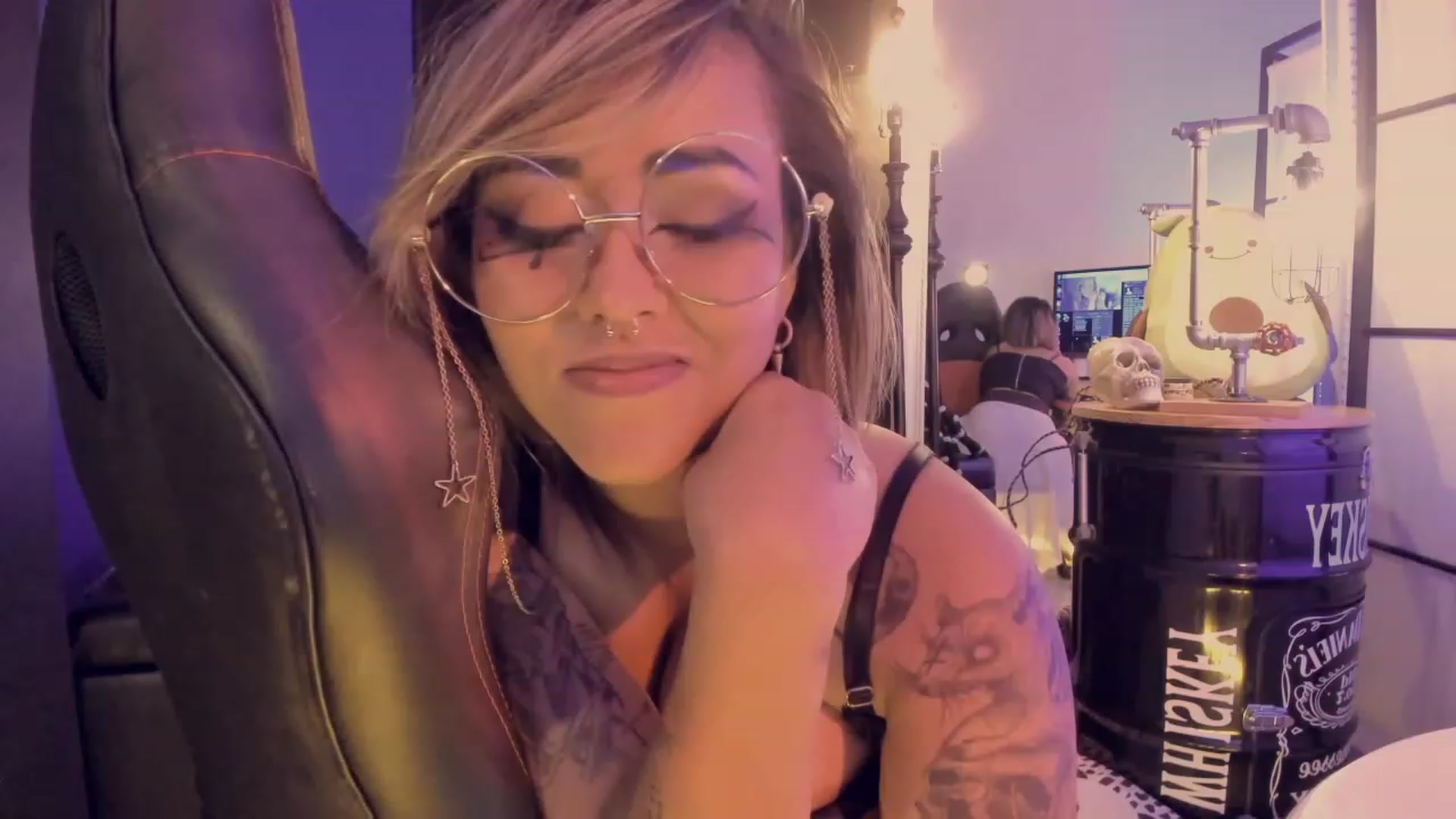 Gallery image thumbnail from AbraxxysRadio's myfreecams stream on, 08/08/2023, 24:19 image 20 of 20