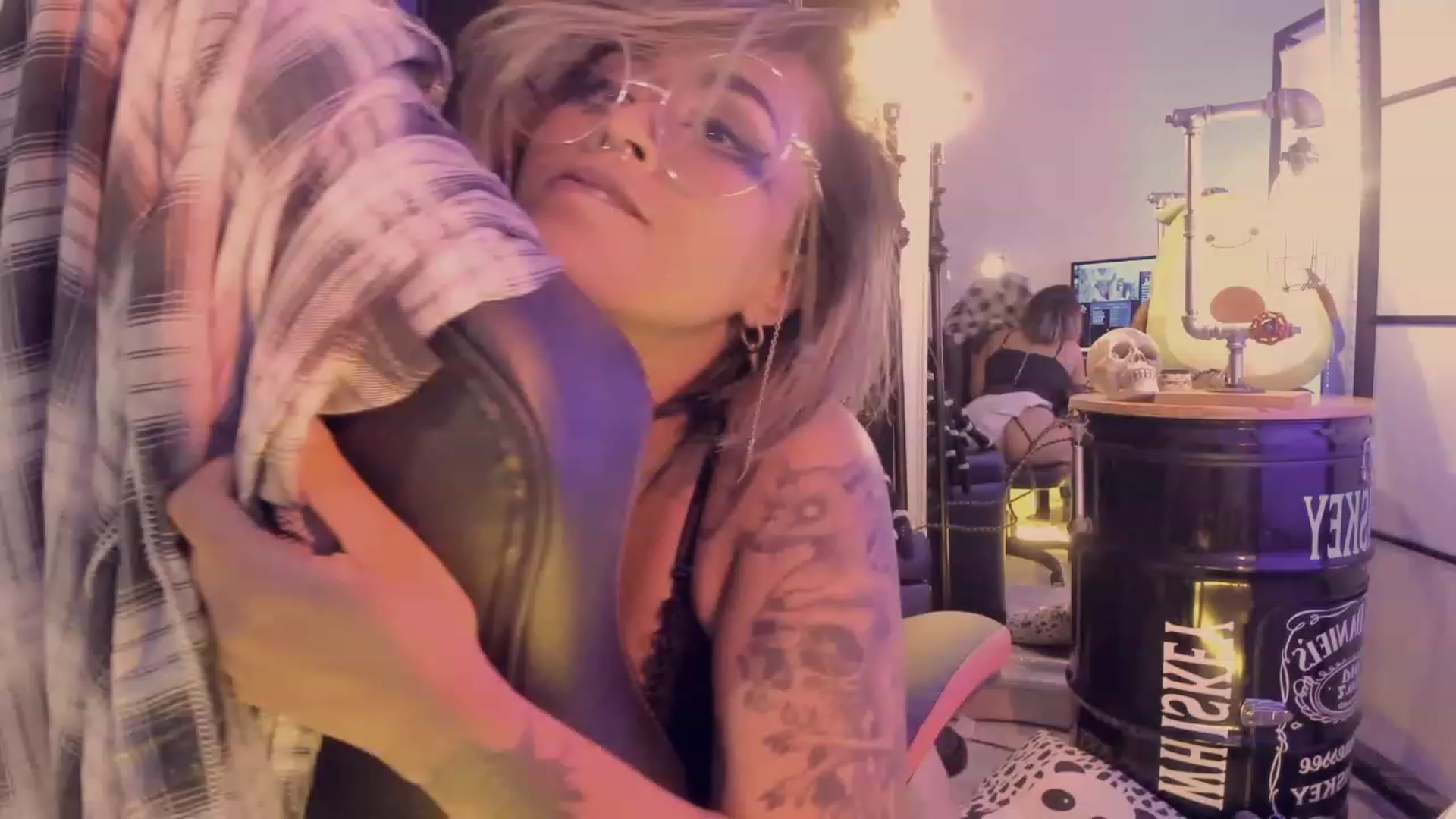 Gallery image thumbnail from AbraxxysRadio's myfreecams stream on, 08/08/2023, 24:19 image 6 of 20