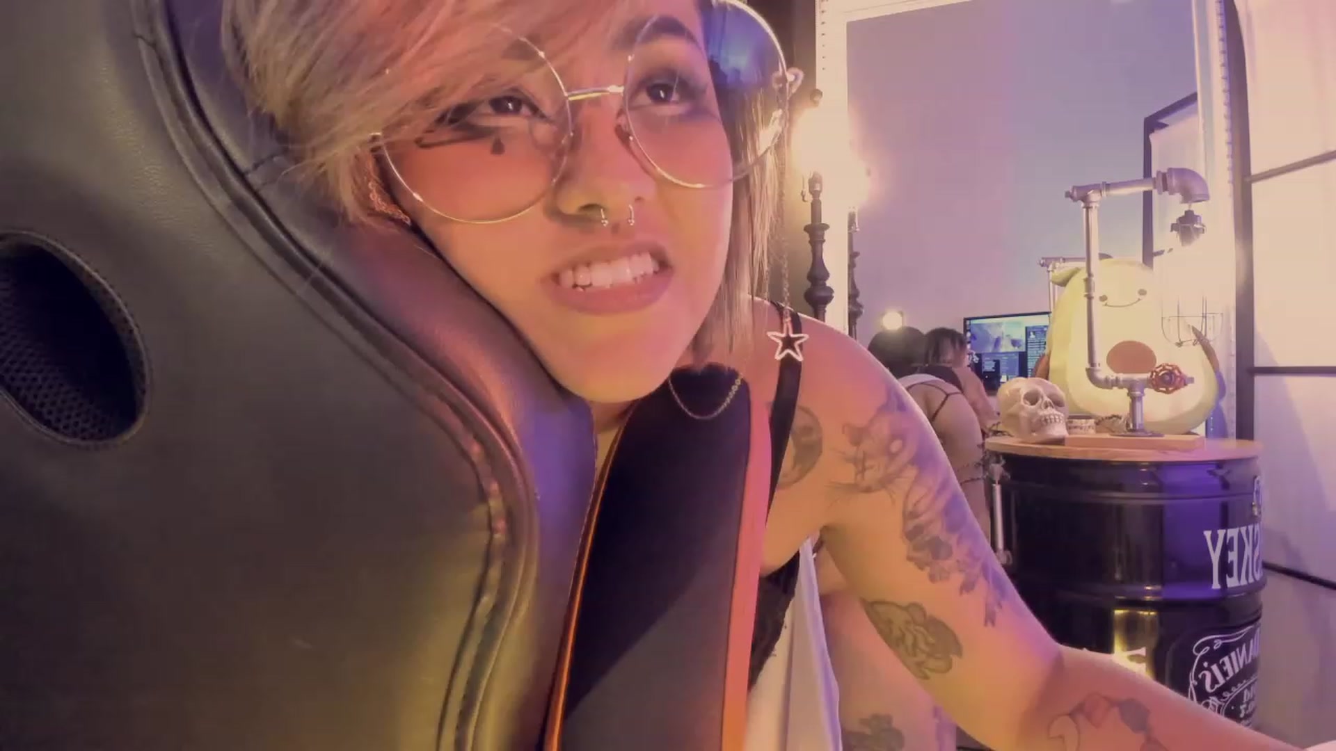 Gallery image thumbnail from AbraxxysRadio's myfreecams stream on, 08/08/2023, 01:36 image 1 of 20