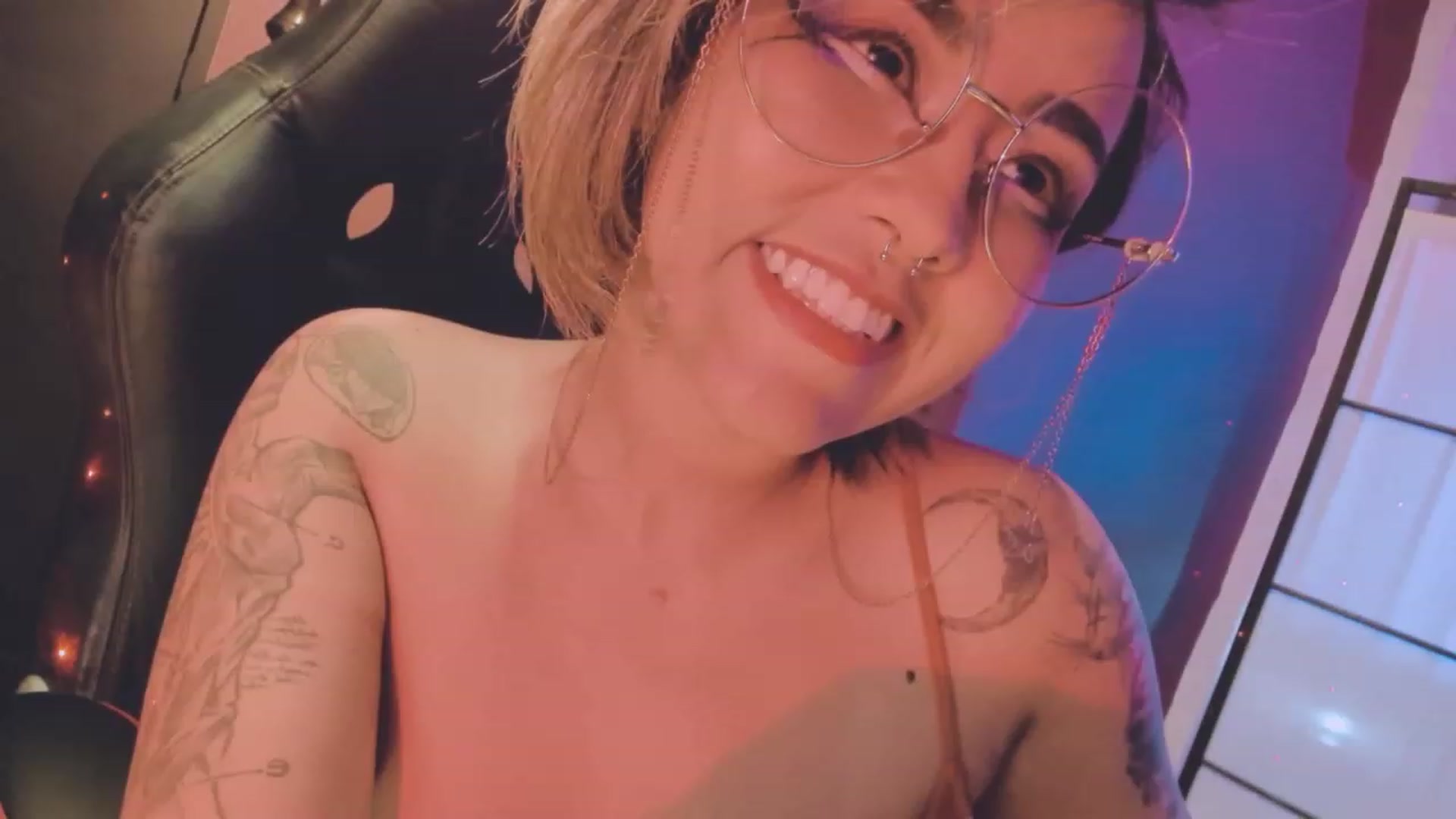 Gallery image thumbnail from AbraxxysRadio's myfreecams stream on, 08/19/2023, 24:20 image 18 of 20