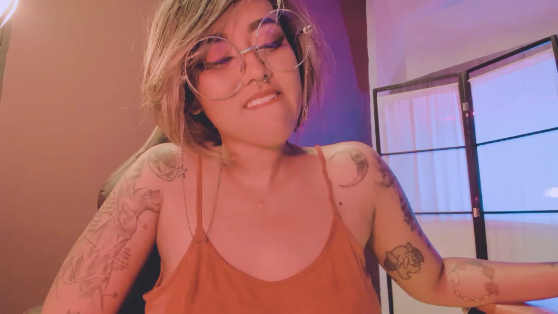 Gallery image thumbnail from AbraxxysRadio's myfreecams stream on, 08/19/2023, 02:27 image 10 of 20