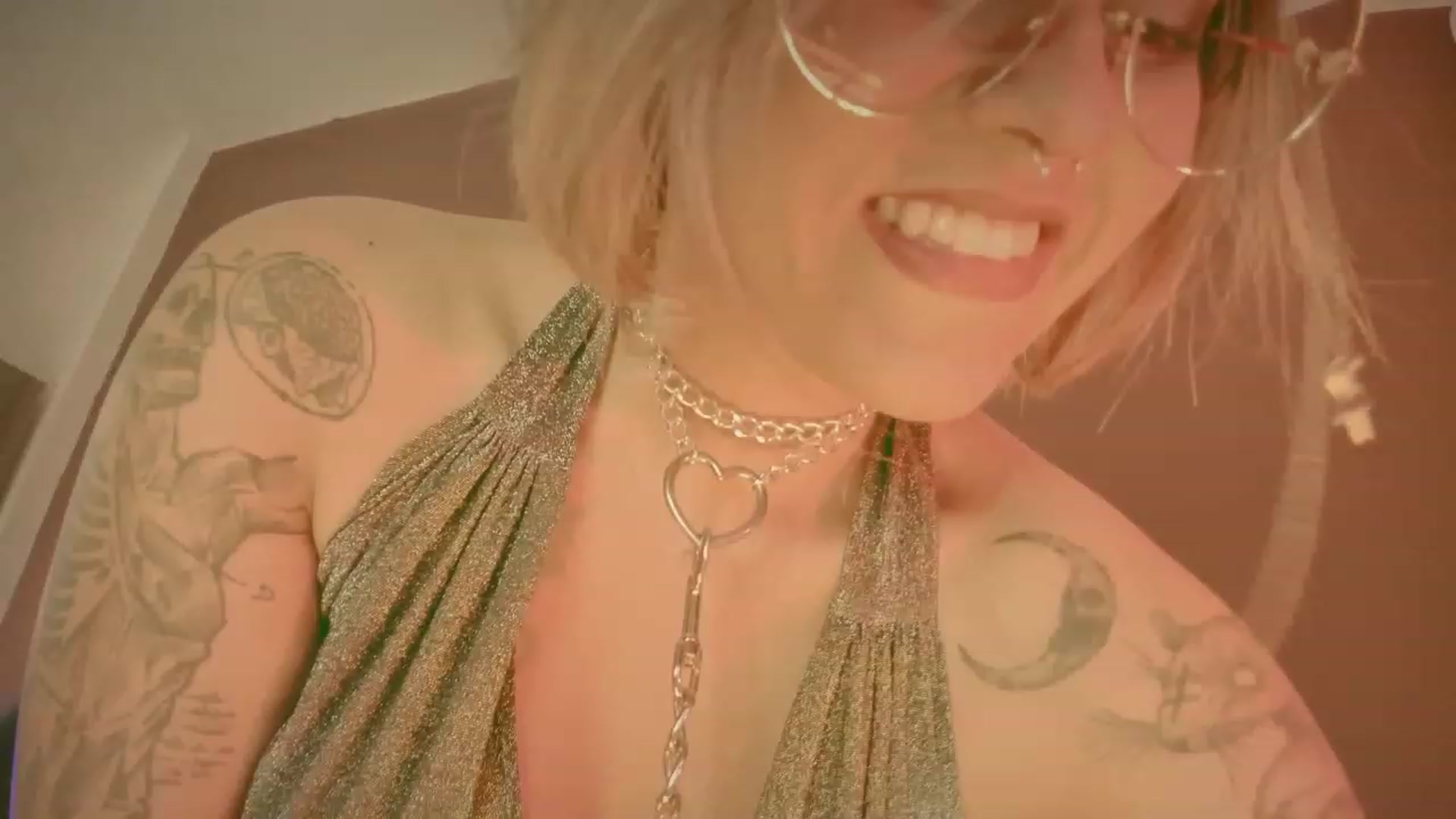 Gallery image thumbnail from AbraxxysRadio's myfreecams stream on, 08/27/2023, 19:45 image 12 of 20