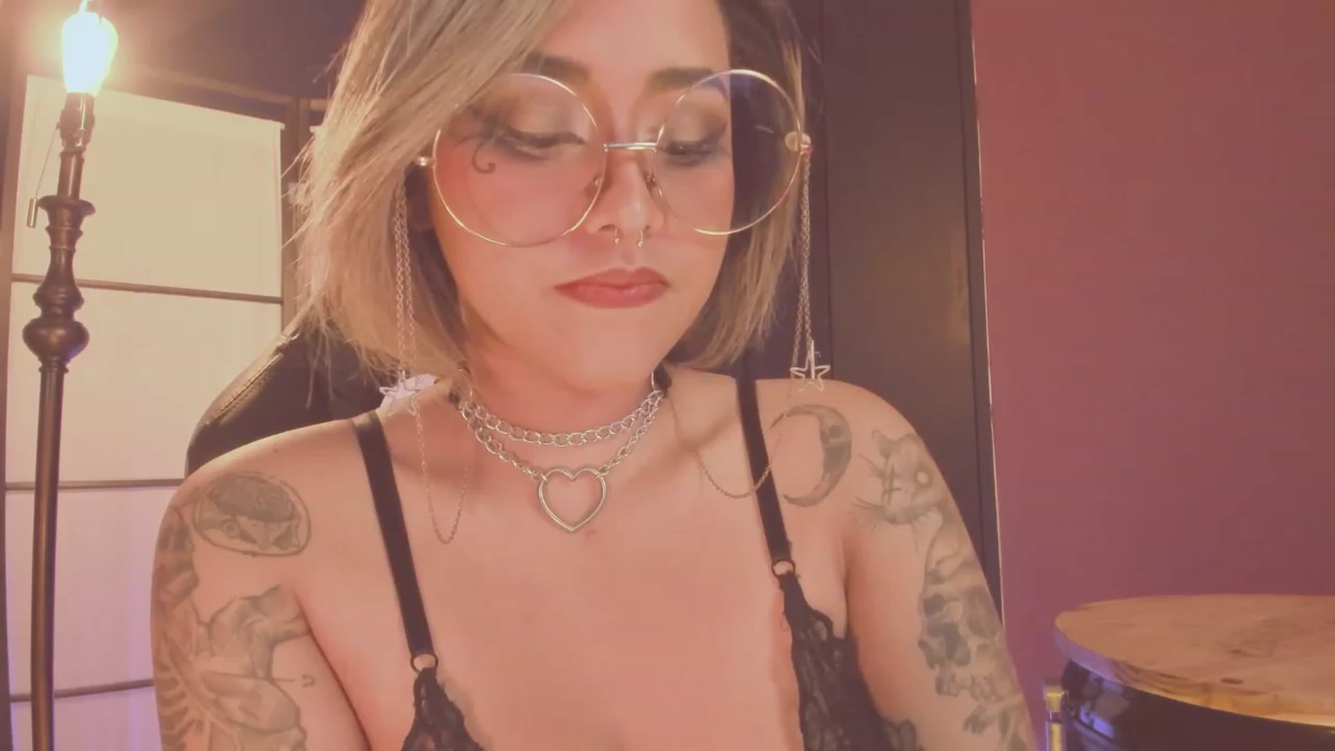 Gallery image thumbnail from AbraxxysRadio's myfreecams stream on, 08/31/2023, 24:37 image 13 of 20