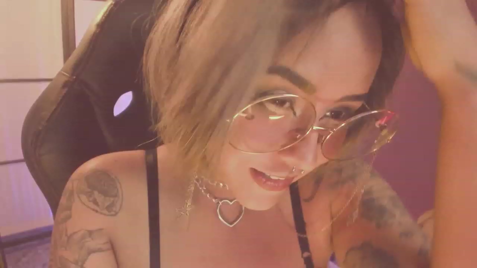 Gallery image thumbnail from AbraxxysRadio's myfreecams stream on, 08/31/2023, 24:37 image 18 of 20