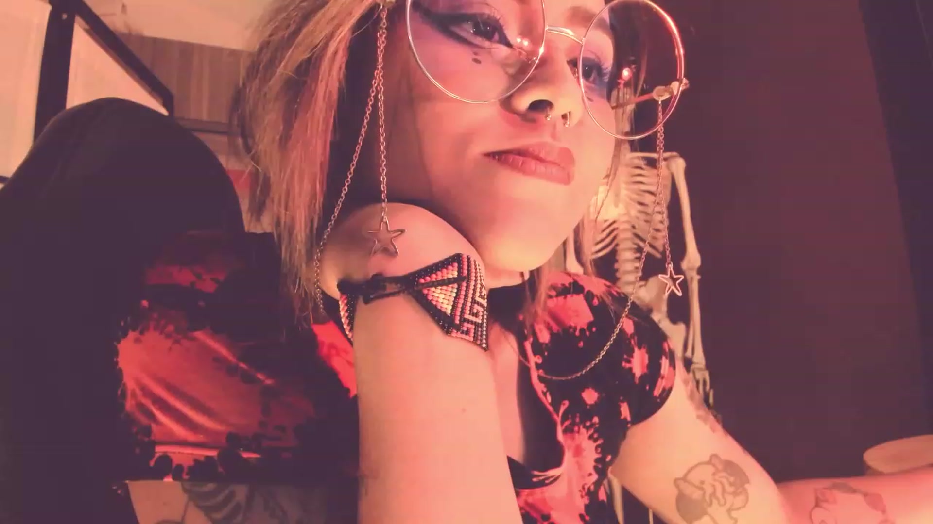 Gallery image thumbnail from AbraxxysRadio's myfreecams stream on, 09/01/2023, 24:01 image 8 of 20