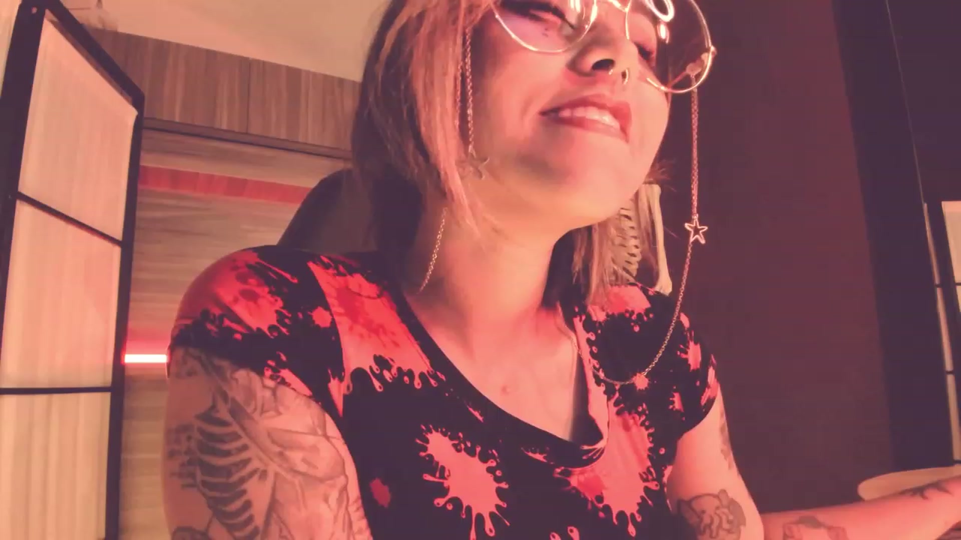 Gallery image thumbnail from AbraxxysRadio's myfreecams stream on, 09/01/2023, 24:01 image 17 of 20