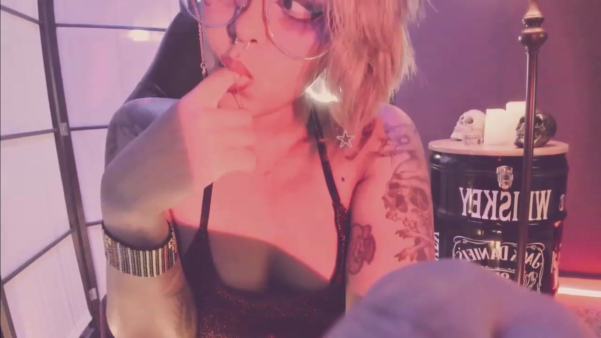 Gallery image thumbnail from AbraxxysRadio's myfreecams stream on, 09/10/2023, 19:21 image 5 of 20