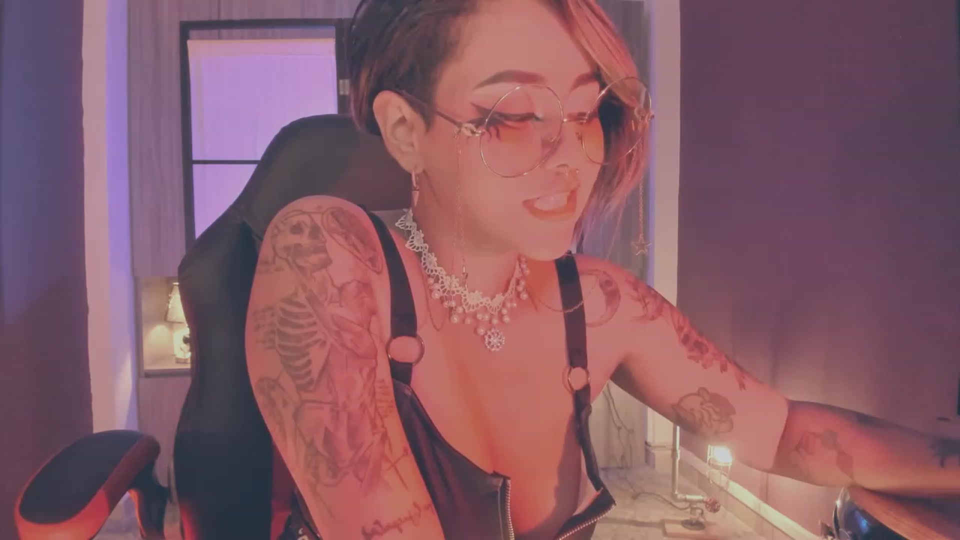 Gallery image thumbnail from AbraxxysRadio's myfreecams stream on, 09/15/2023, 24:31 image 19 of 20