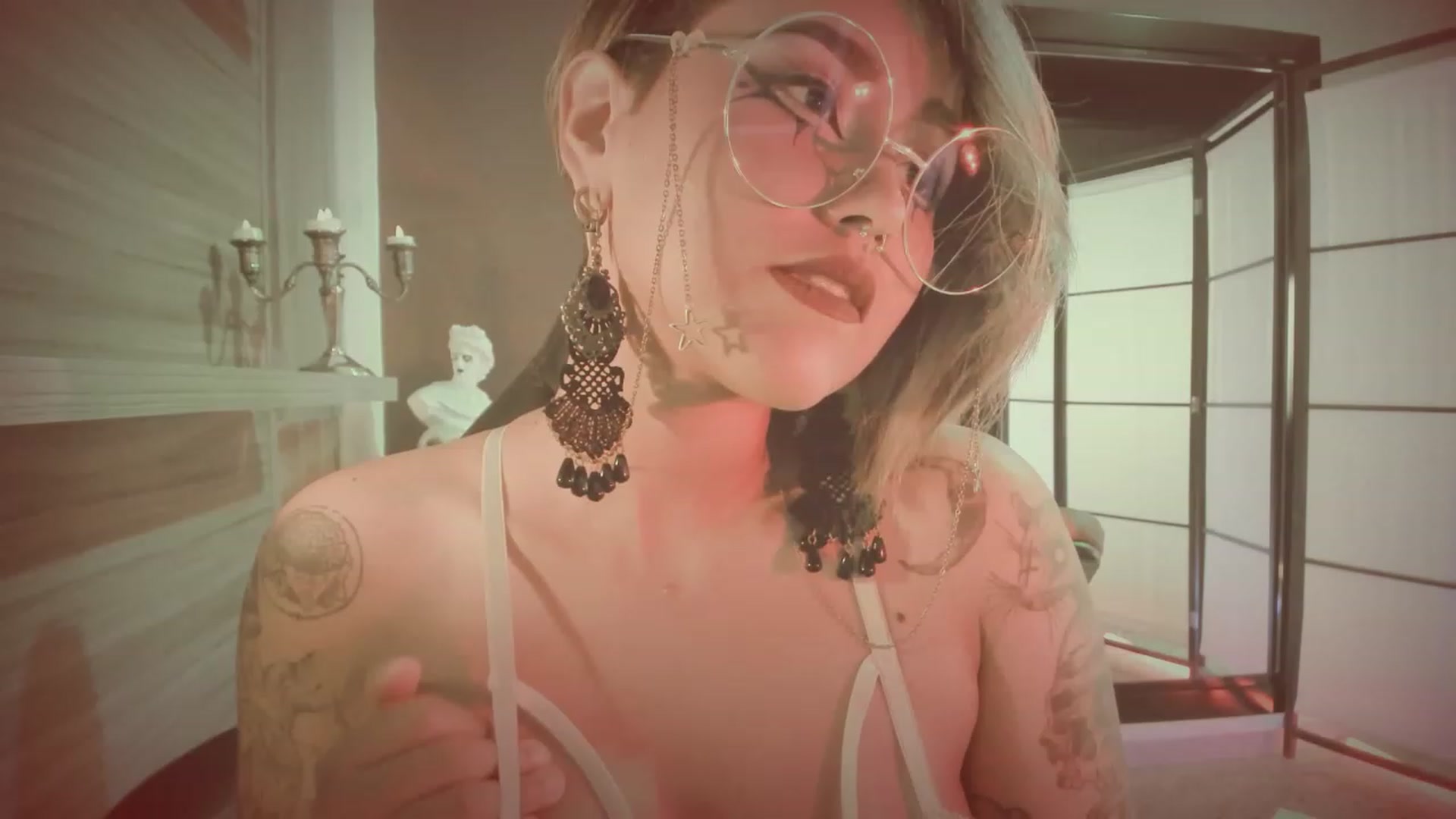Gallery image thumbnail from AbraxxysRadio's myfreecams stream on, 09/19/2023, 23:15 image 6 of 20