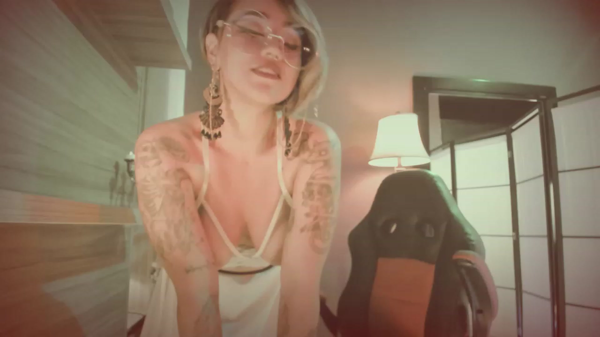 Gallery image thumbnail from AbraxxysRadio's myfreecams stream on, 09/20/2023, 24:28 image 3 of 20