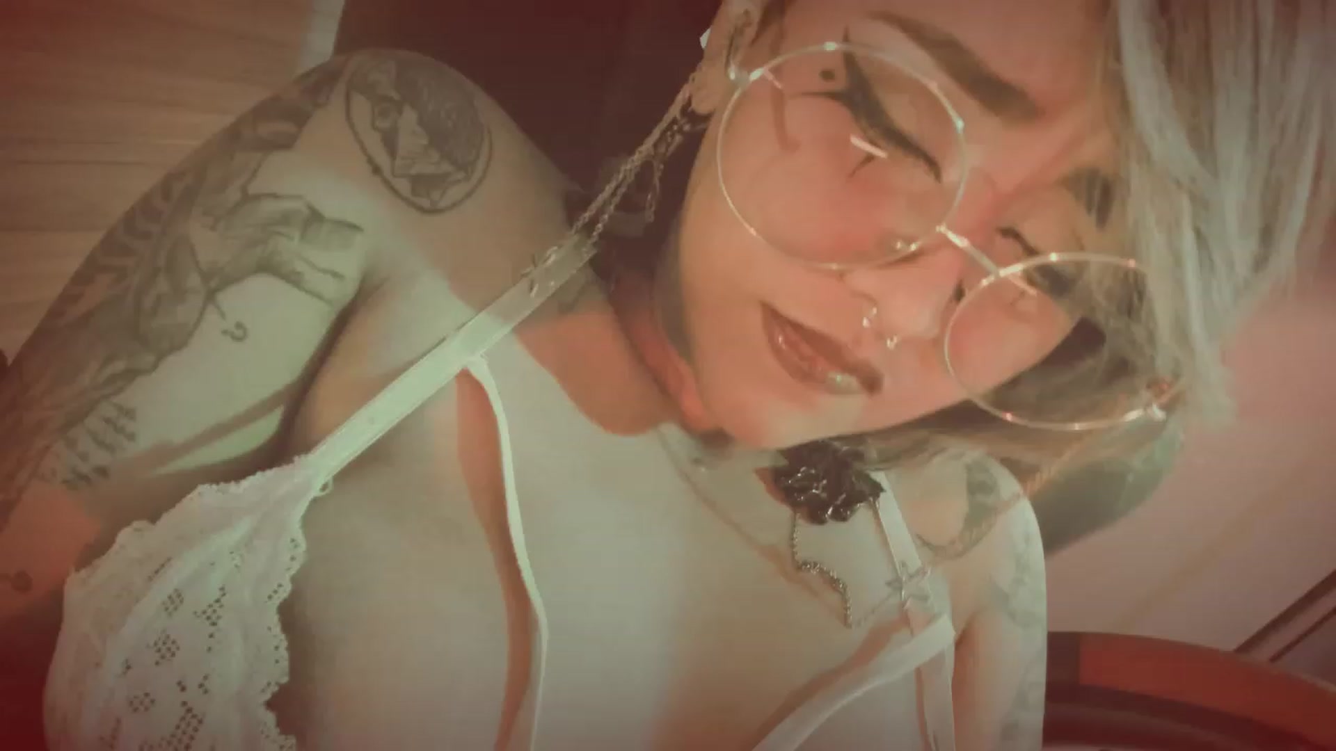 Gallery image thumbnail from AbraxxysRadio's myfreecams stream on, 09/20/2023, 24:28 image 19 of 20