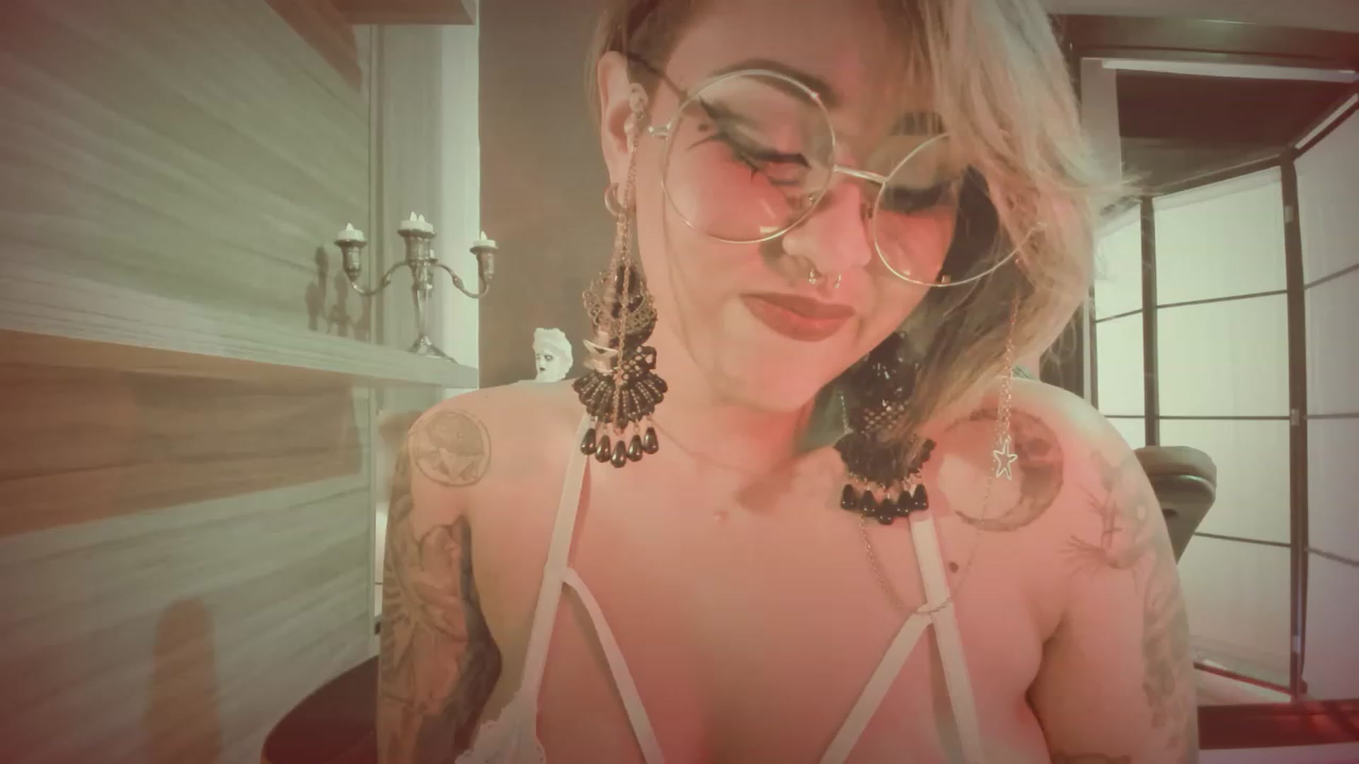 Gallery image thumbnail from AbraxxysRadio's myfreecams stream on, 09/20/2023, 24:28 image 13 of 20