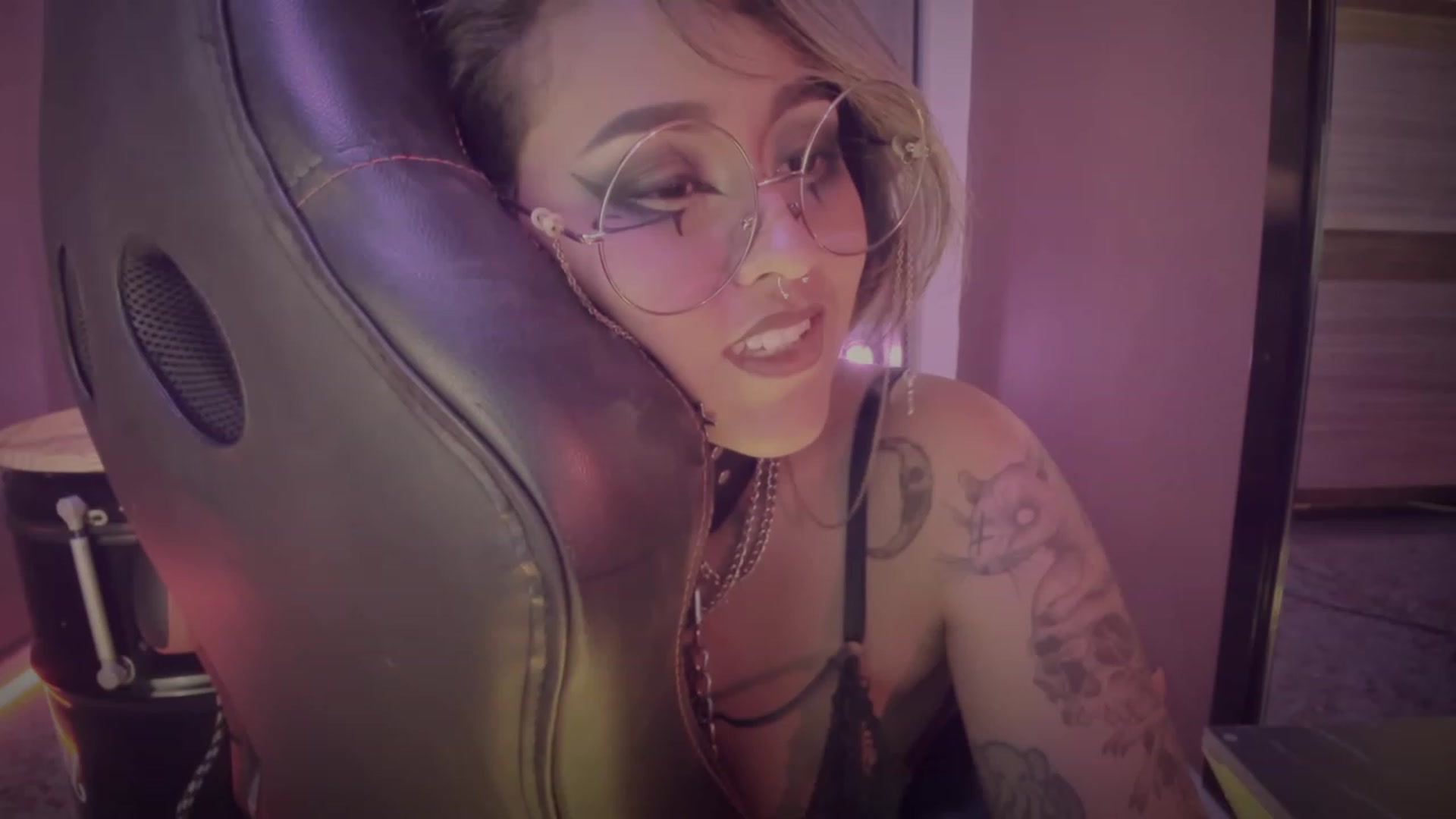 Gallery image thumbnail from AbraxxysRadio's myfreecams stream on, 09/27/2023, 24:05 image 5 of 20
