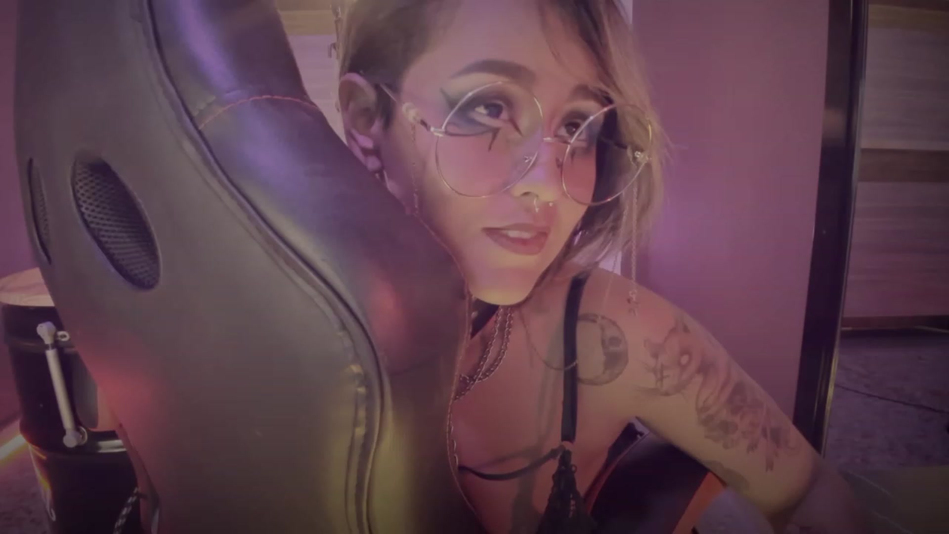 Gallery image thumbnail from AbraxxysRadio's myfreecams stream on, 09/27/2023, 24:05 image 6 of 20