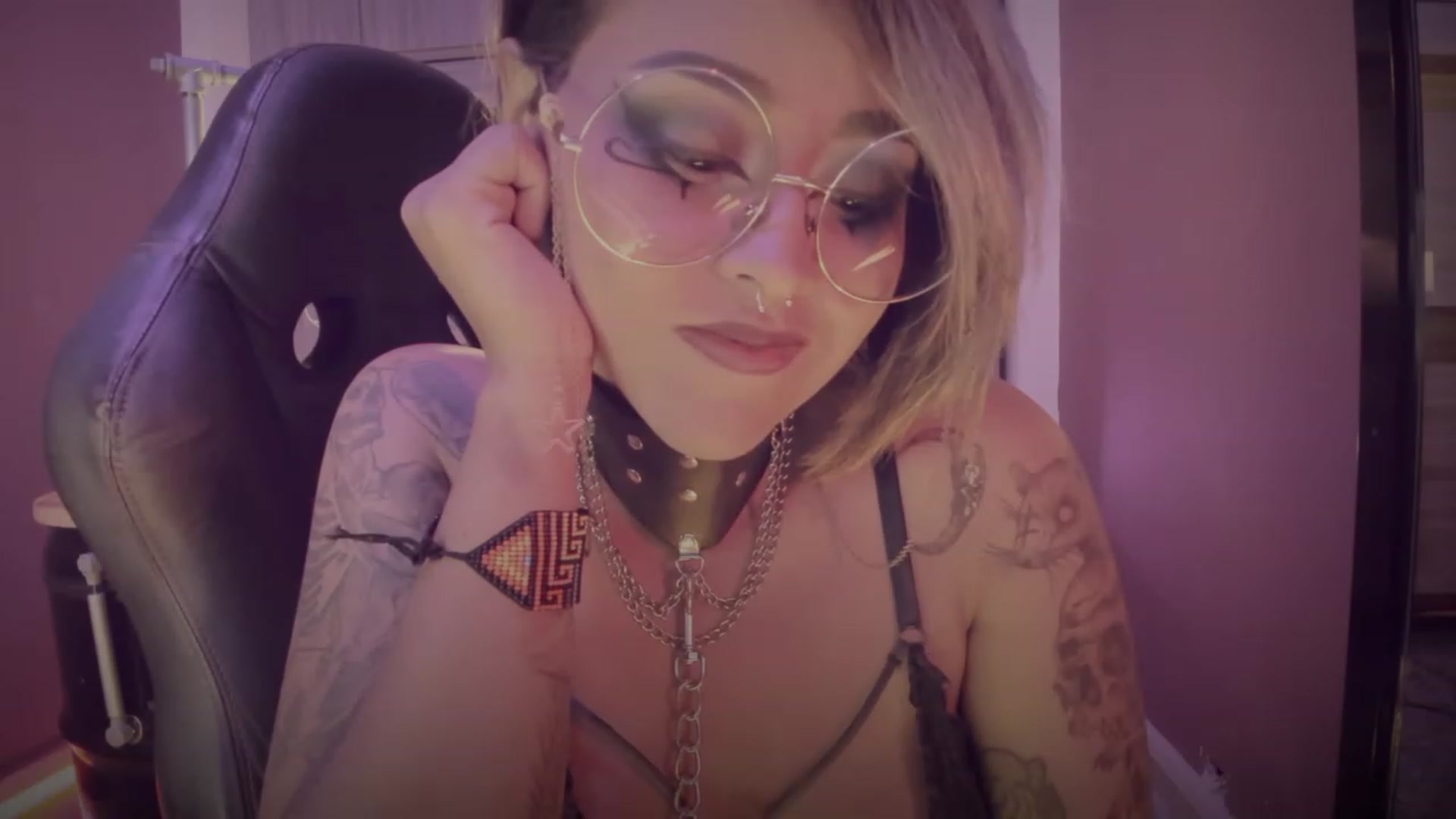 Gallery image thumbnail from AbraxxysRadio's myfreecams stream on, 09/27/2023, 24:05 image 13 of 20