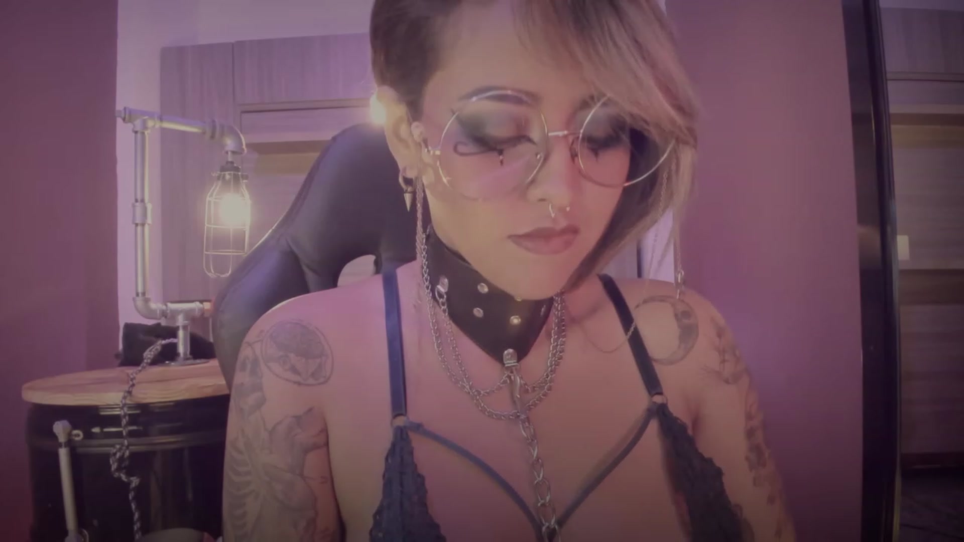 Gallery image thumbnail from AbraxxysRadio's myfreecams stream on, 09/27/2023, 24:05 image 18 of 20