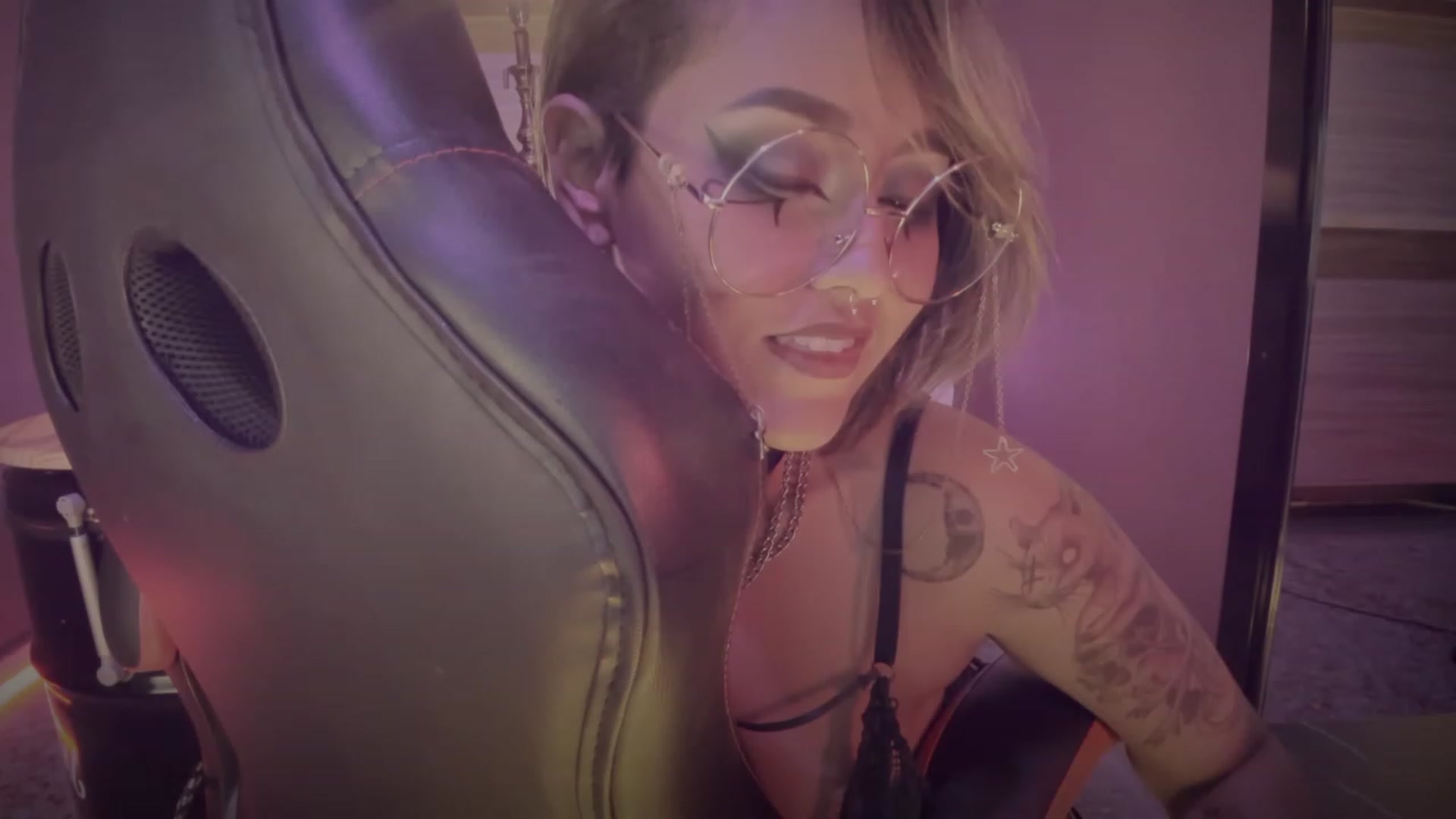 Gallery image thumbnail from AbraxxysRadio's myfreecams stream on, 09/27/2023, 24:05 image 7 of 20
