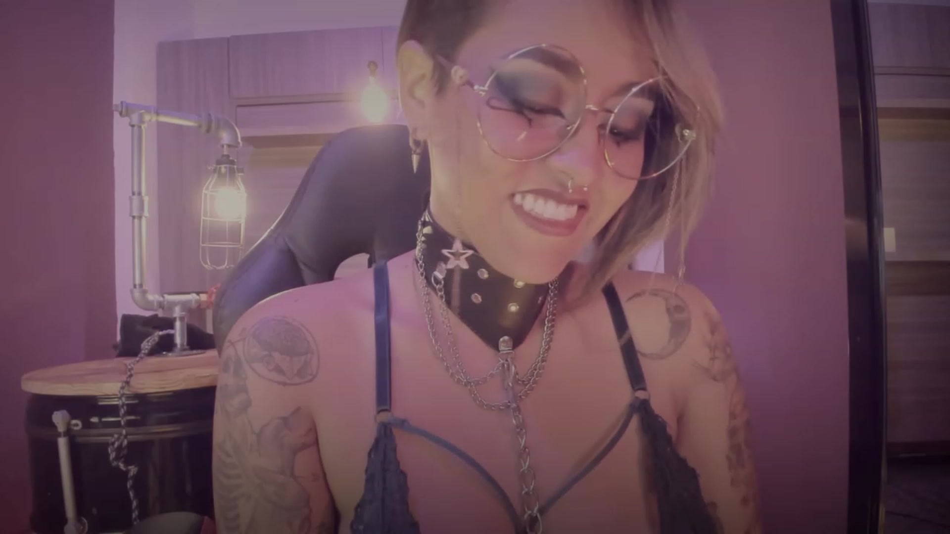 Gallery image thumbnail from AbraxxysRadio's myfreecams stream on, 09/27/2023, 24:05 image 19 of 20