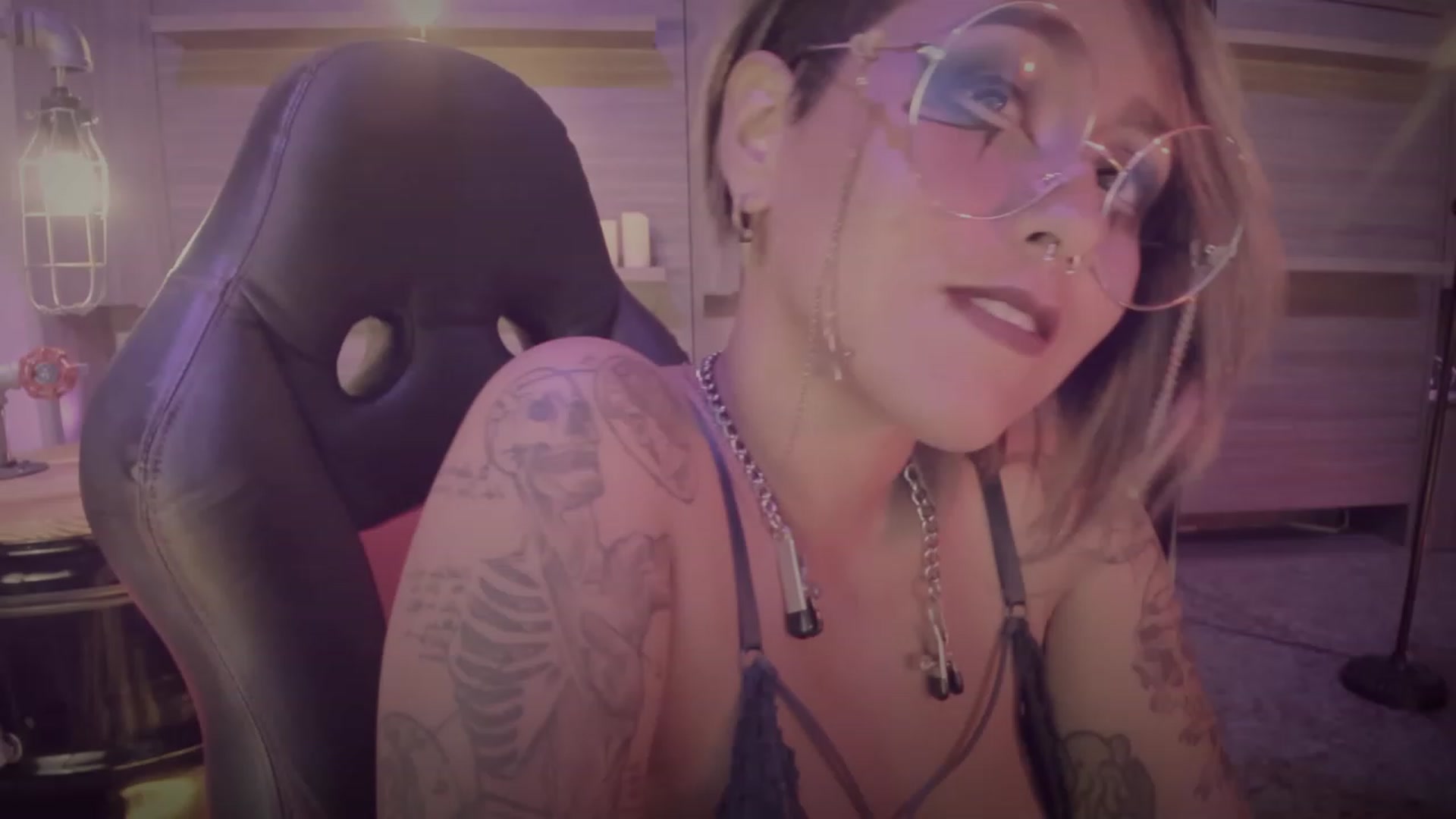 Gallery image thumbnail from AbraxxysRadio's myfreecams stream on, 09/27/2023, 01:37 image 3 of 20