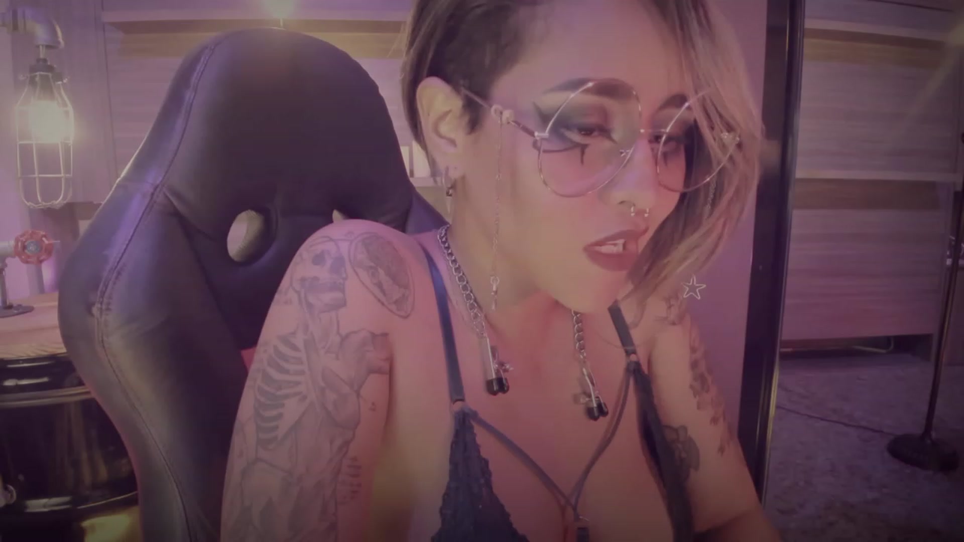 Gallery image thumbnail from AbraxxysRadio's myfreecams stream on, 09/27/2023, 01:37 image 4 of 20