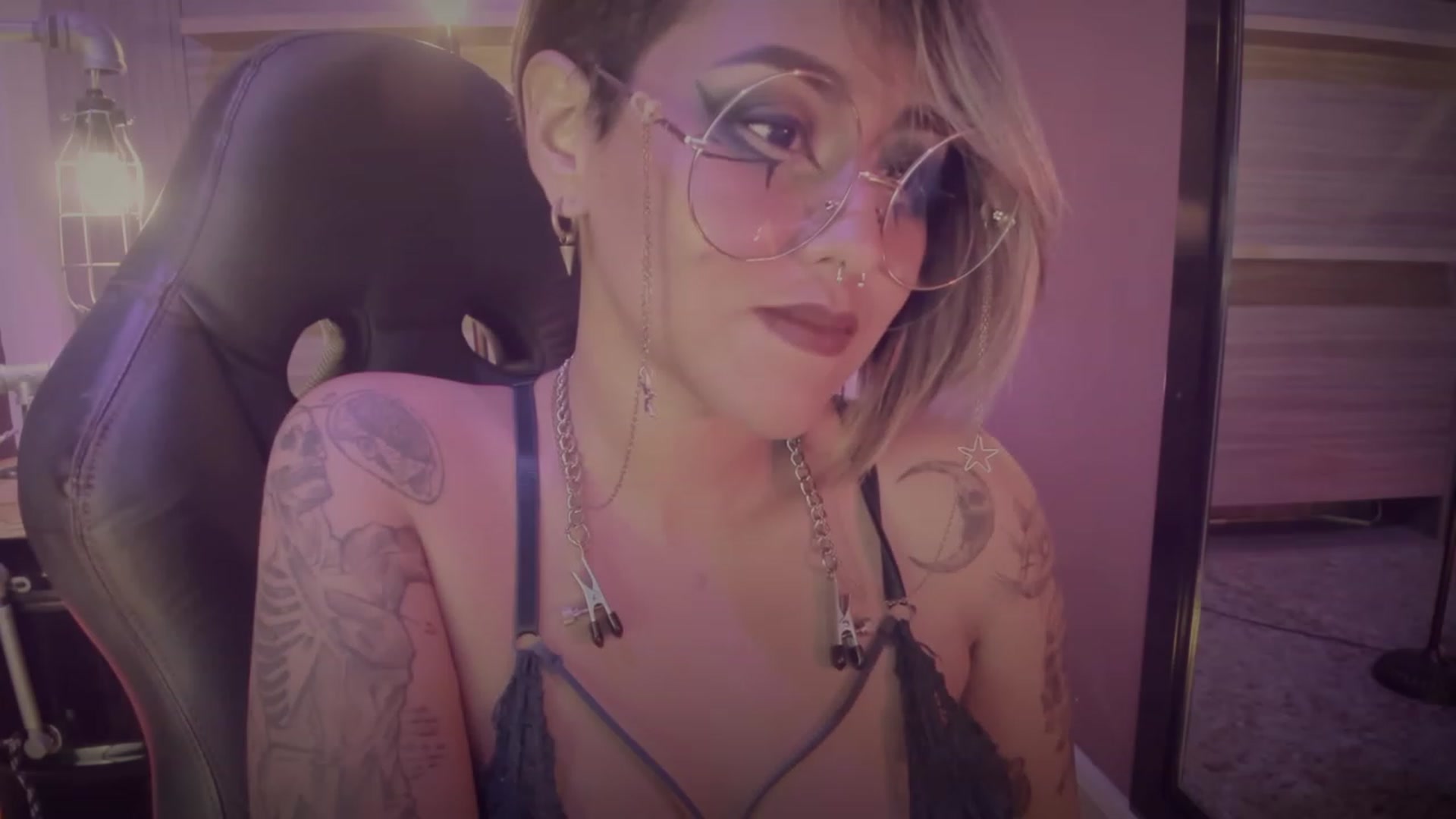 Gallery image thumbnail from AbraxxysRadio's myfreecams stream on, 09/27/2023, 01:37 image 20 of 20