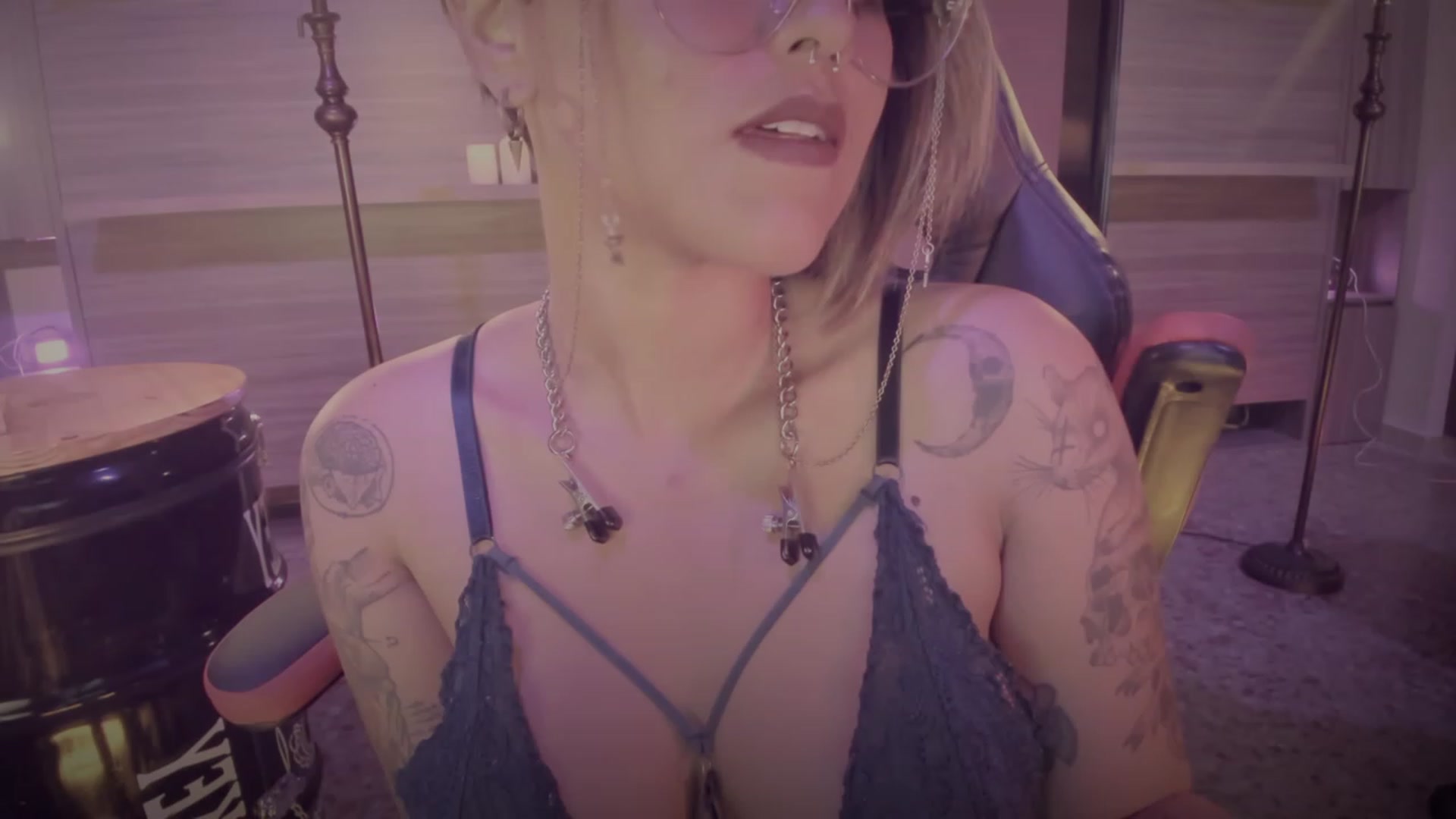 Gallery image thumbnail from AbraxxysRadio's myfreecams stream on, 09/27/2023, 01:37 image 10 of 20