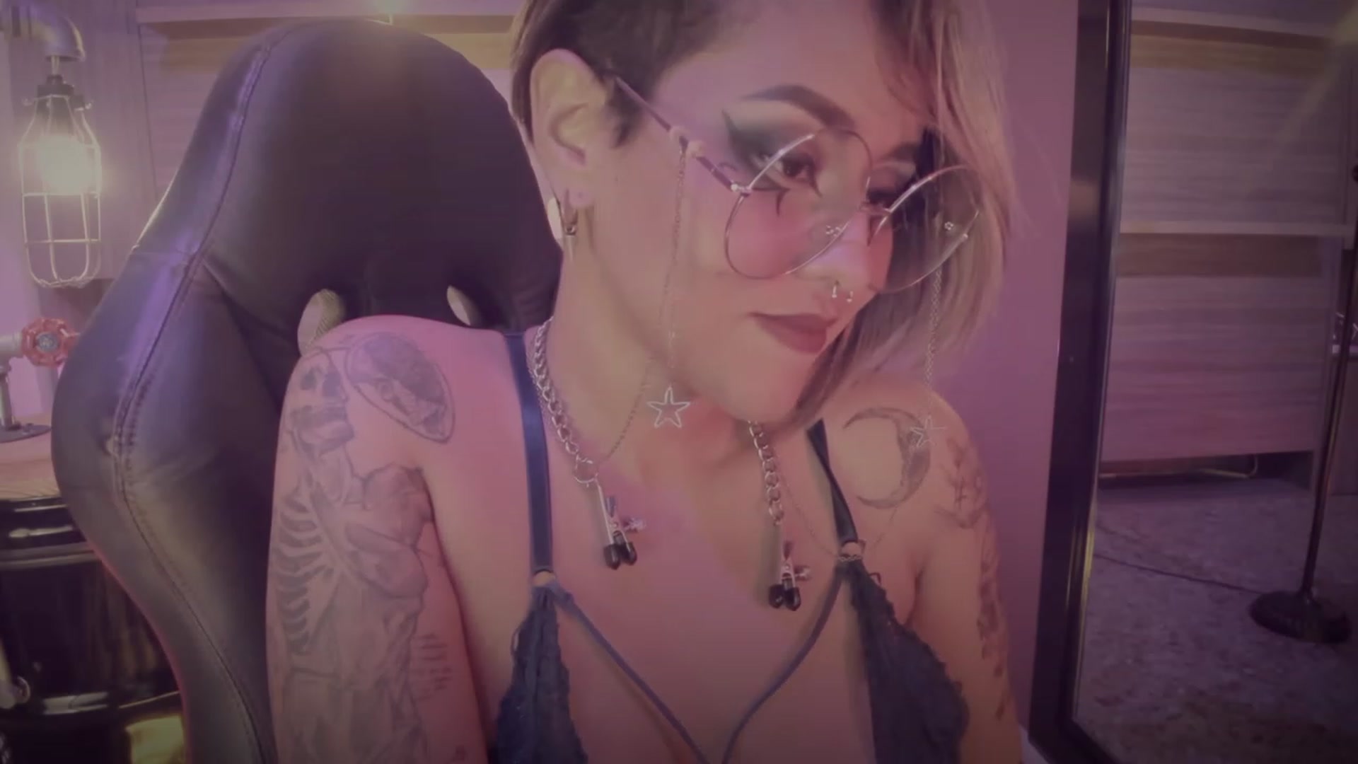 Gallery image thumbnail from AbraxxysRadio's myfreecams stream on, 09/27/2023, 01:37 image 17 of 20