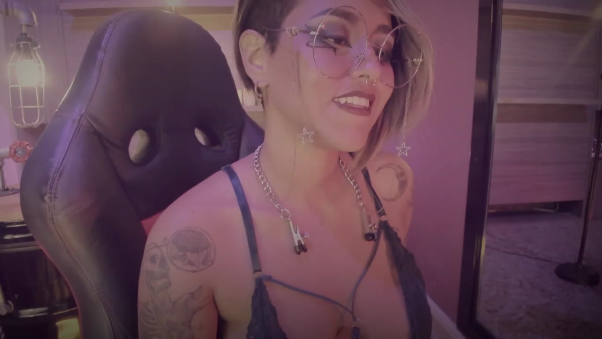 Gallery image thumbnail from AbraxxysRadio's myfreecams stream on, 09/27/2023, 01:37 image 18 of 20