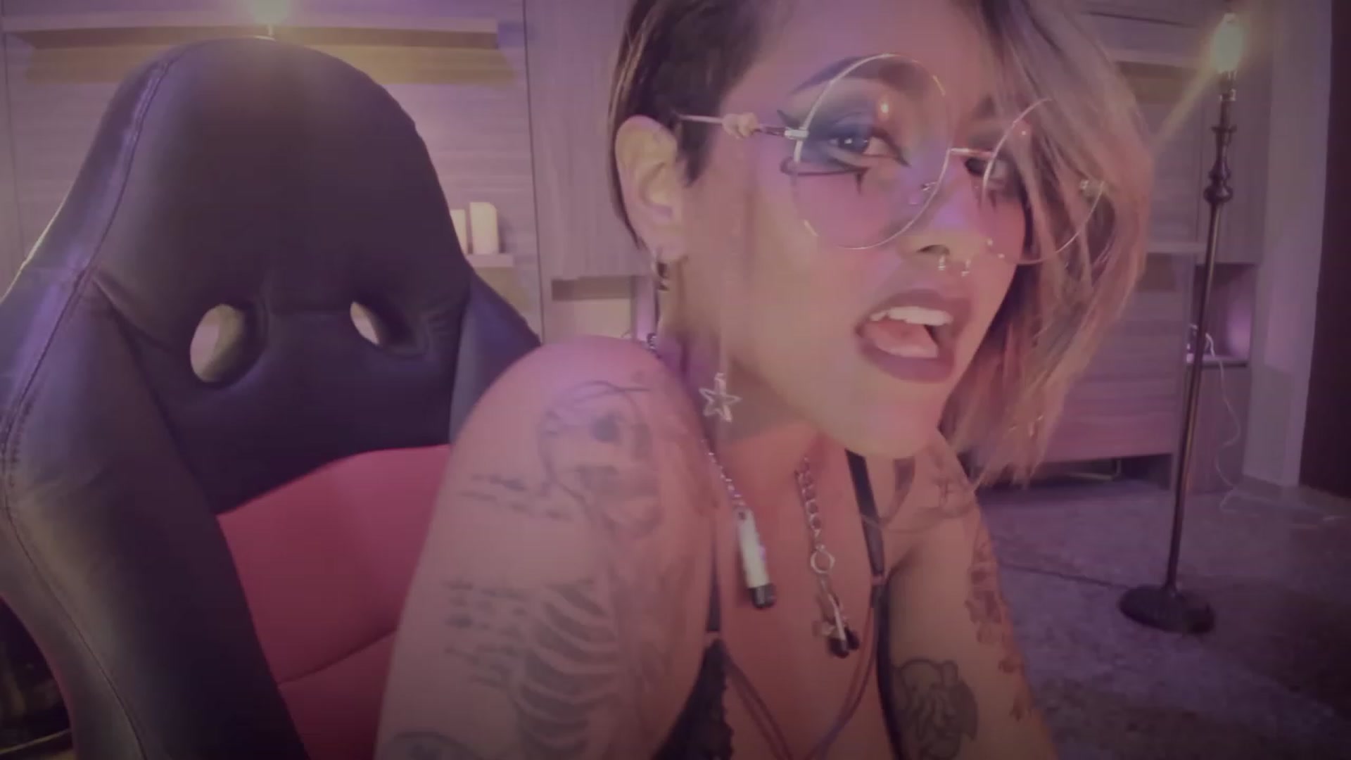 Gallery image thumbnail from AbraxxysRadio's myfreecams stream on, 09/27/2023, 01:37 image 5 of 20