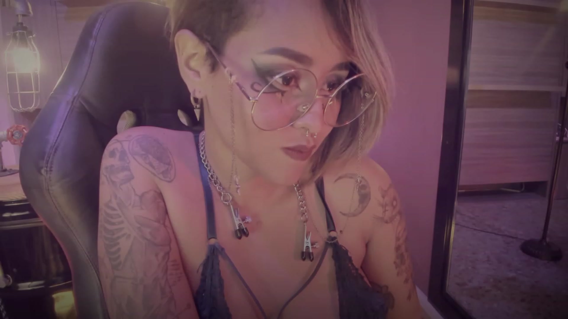 Gallery image thumbnail from AbraxxysRadio's myfreecams stream on, 09/27/2023, 01:37 image 15 of 20