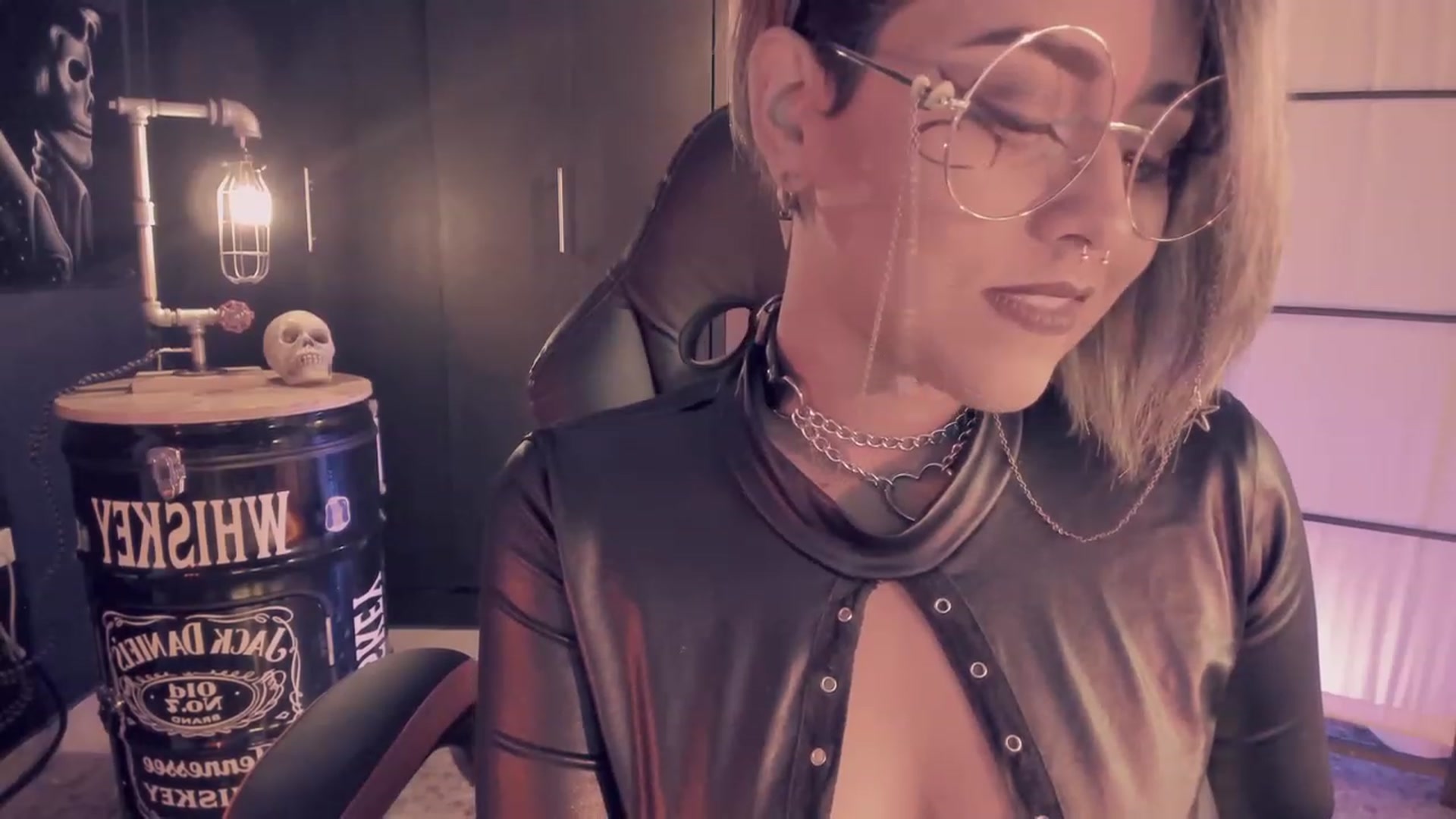 Gallery image thumbnail from AbraxxysRadio's myfreecams stream on, 10/04/2023, 24:09 image 8 of 20