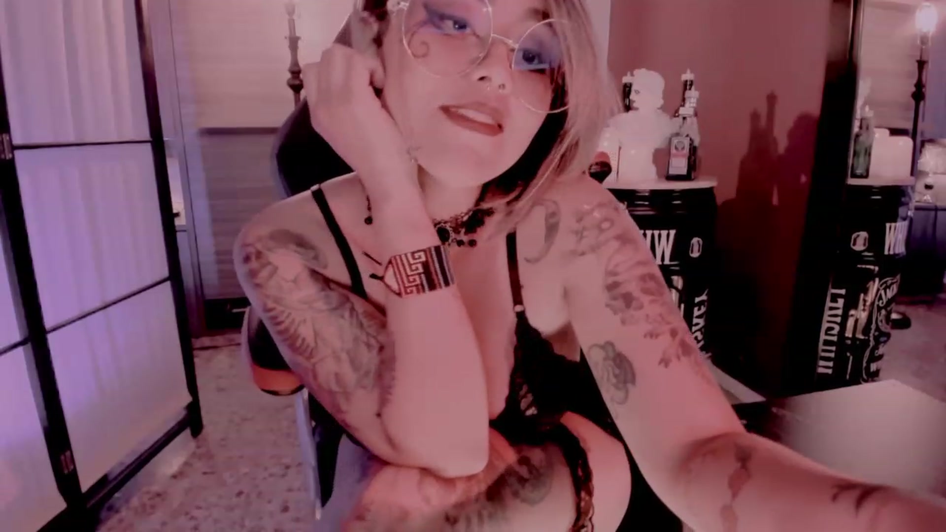 Gallery image thumbnail from AbraxxysRadio's myfreecams stream on, 10/12/2023, 02:13 image 17 of 20
