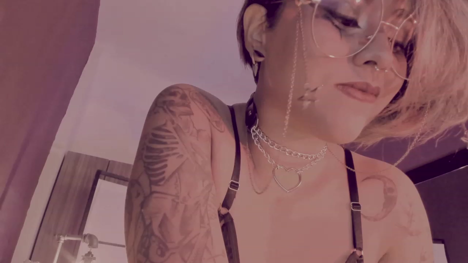 Gallery image thumbnail from AbraxxysRadio's myfreecams stream on, 10/13/2023, 24:03 image 8 of 20