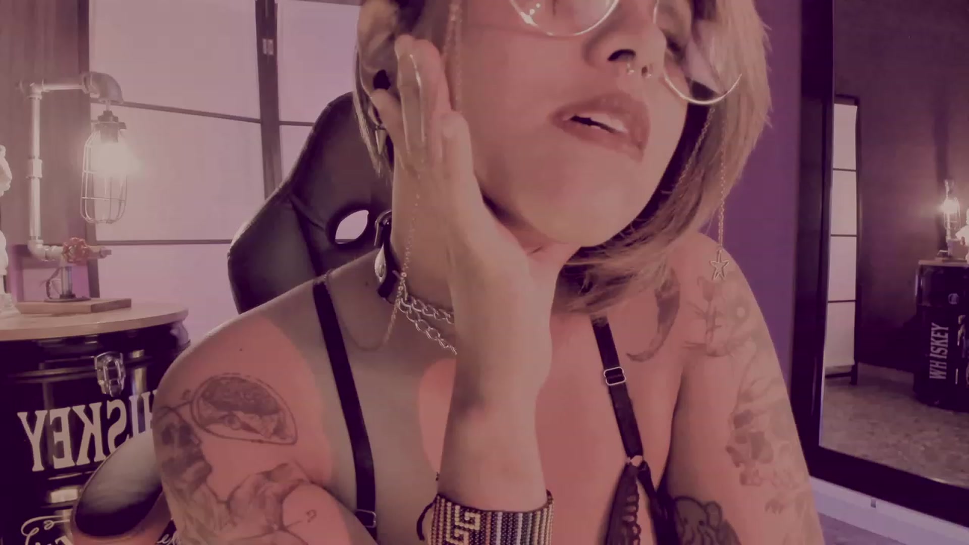 Gallery image thumbnail from AbraxxysRadio's myfreecams stream on, 10/13/2023, 24:39 image 2 of 20