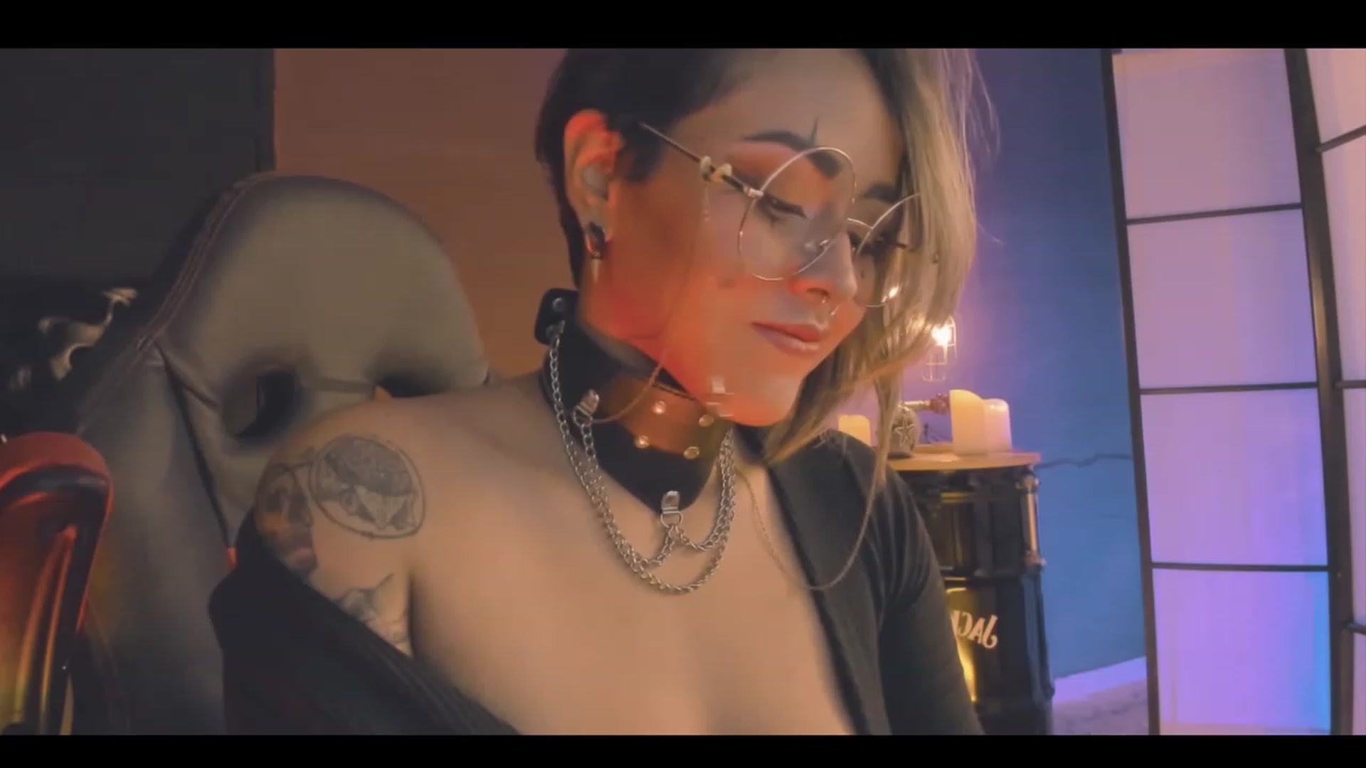 Gallery image thumbnail from AbraxxysRadio's myfreecams stream on, 10/17/2023, 23:58 image 19 of 20