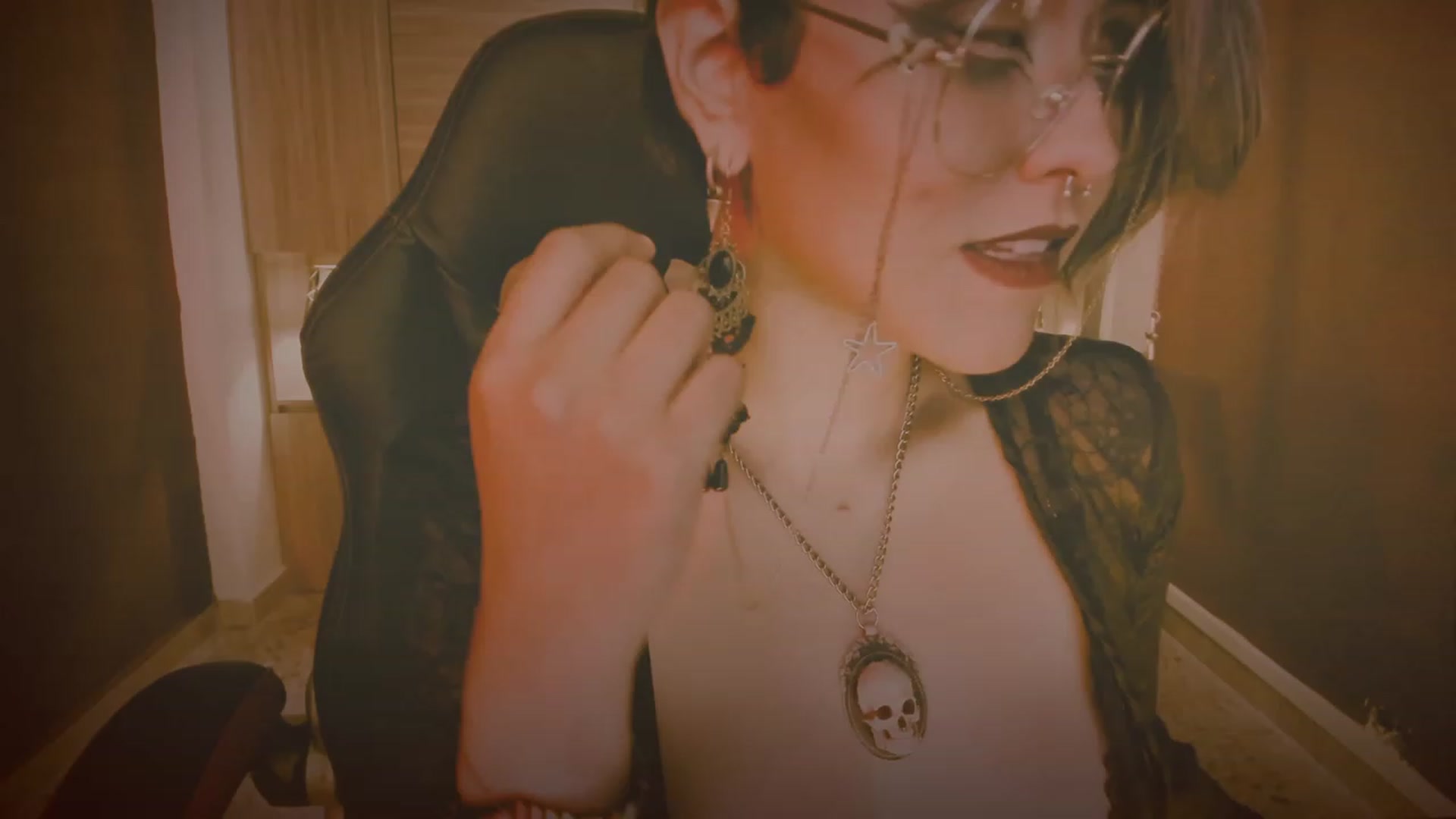 Gallery image thumbnail from AbraxxysRadio's myfreecams stream on, 10/19/2023, 01:23 image 20 of 20