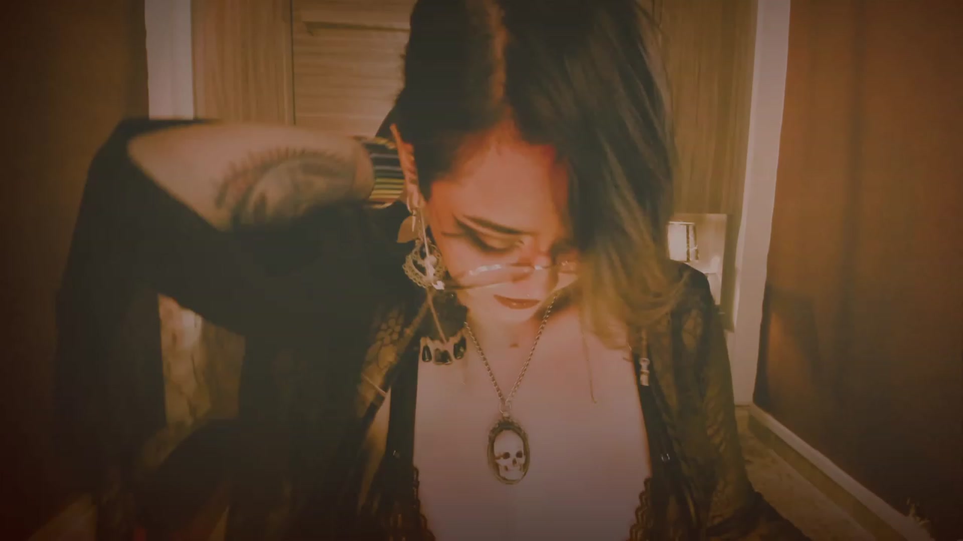 Gallery image thumbnail from AbraxxysRadio's myfreecams stream on, 10/19/2023, 02:13 image 4 of 20