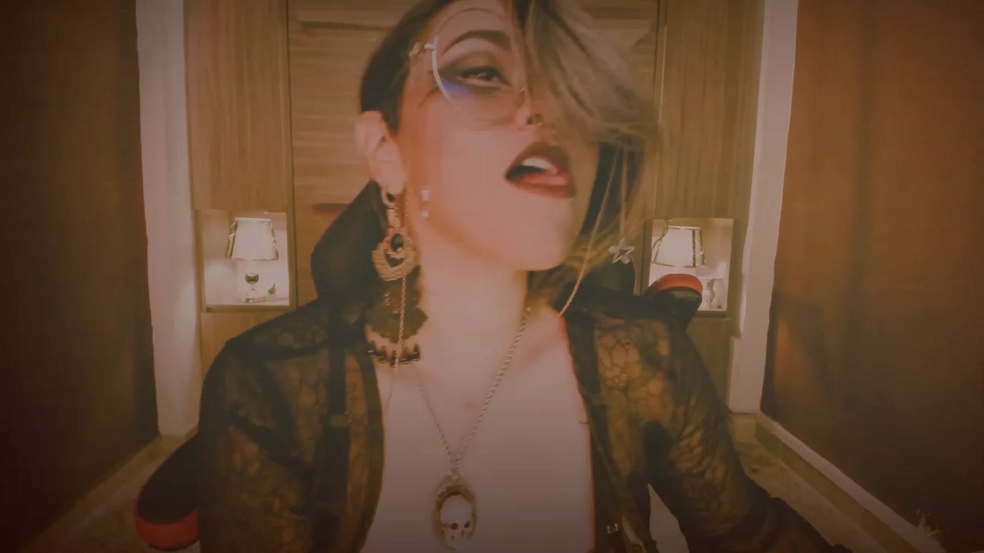 Gallery image thumbnail from AbraxxysRadio's myfreecams stream on, 10/19/2023, 02:13 image 2 of 20