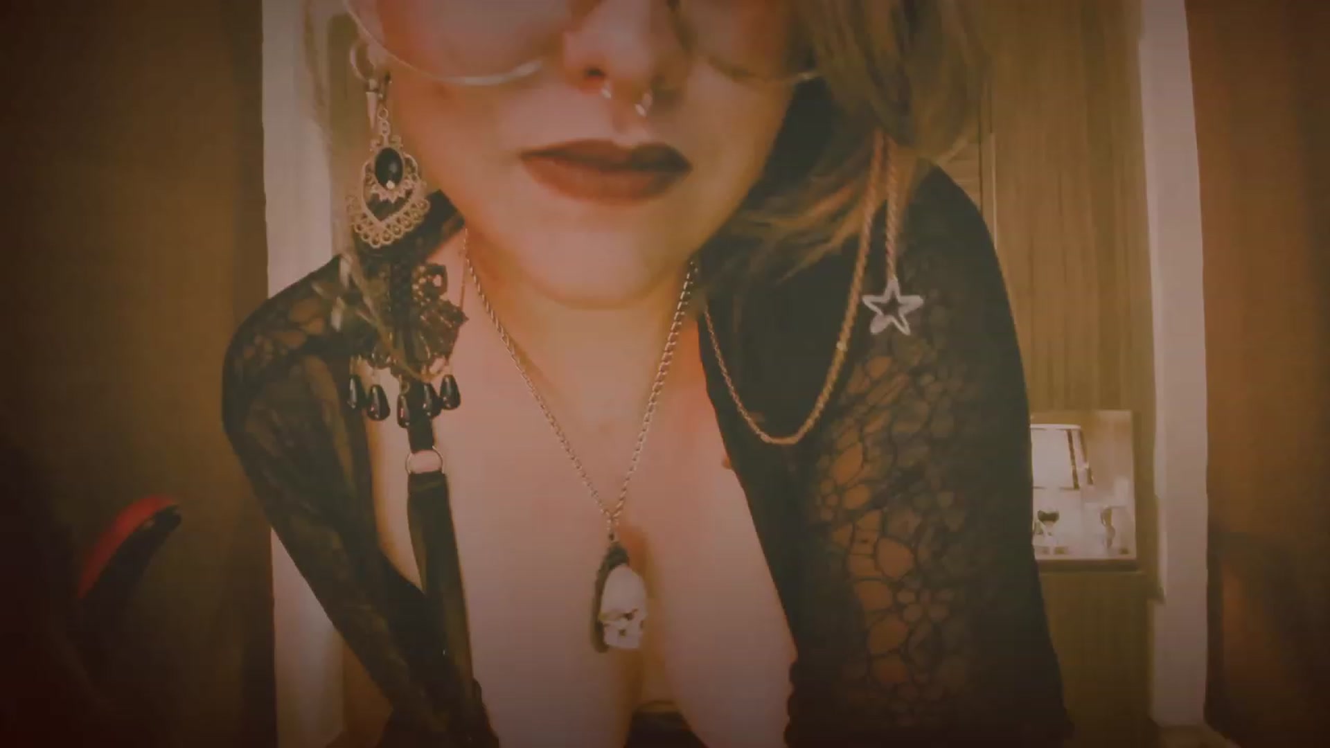 Gallery image thumbnail from AbraxxysRadio's myfreecams stream on, 10/19/2023, 02:13 image 10 of 20