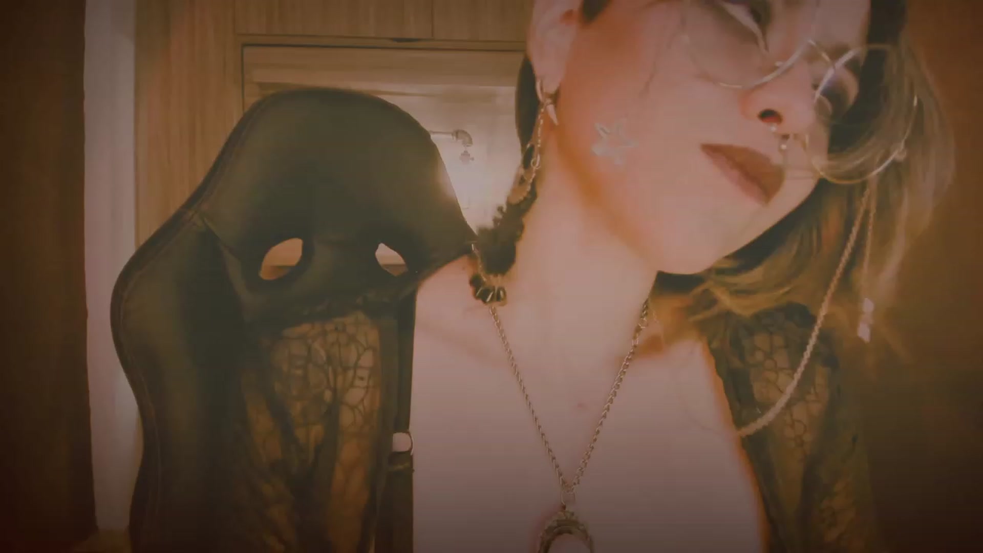 Gallery image thumbnail from AbraxxysRadio's myfreecams stream on, 10/19/2023, 02:41 image 12 of 20