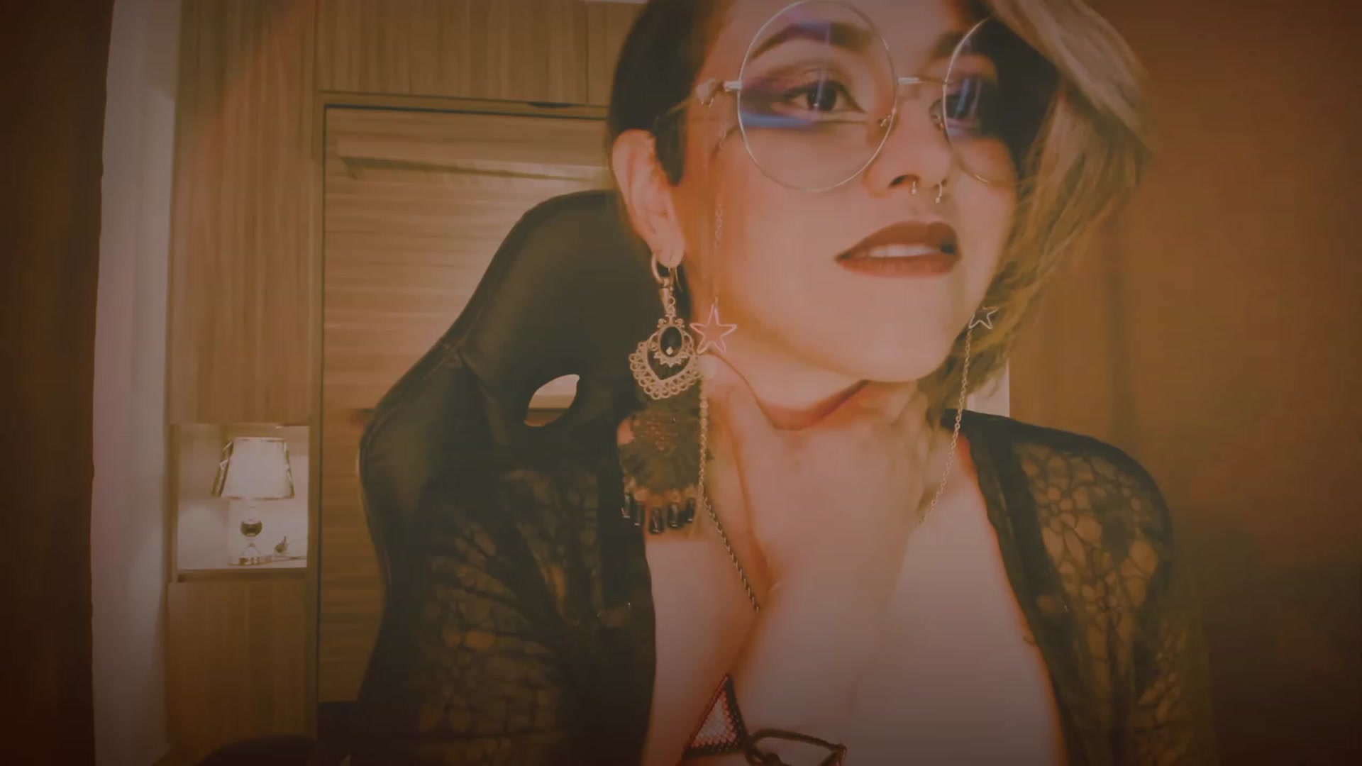 Gallery image thumbnail from AbraxxysRadio's myfreecams stream on, 10/19/2023, 02:41 image 7 of 20