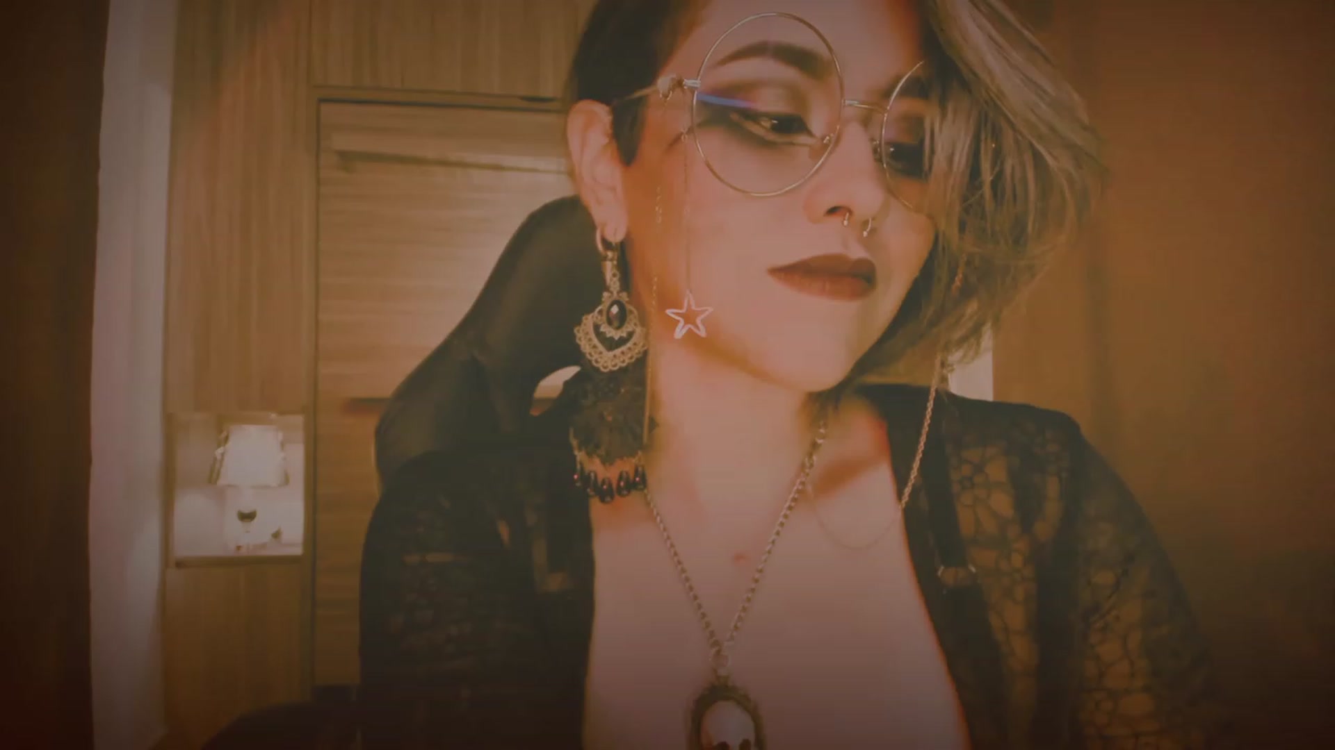 Gallery image thumbnail from AbraxxysRadio's myfreecams stream on, 10/19/2023, 02:41 image 1 of 20