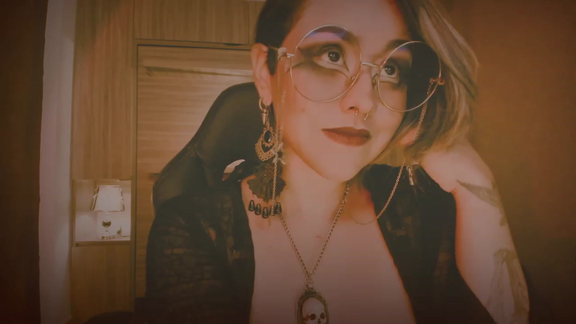 Gallery image thumbnail from AbraxxysRadio's myfreecams stream on, 10/19/2023, 02:41 image 5 of 20