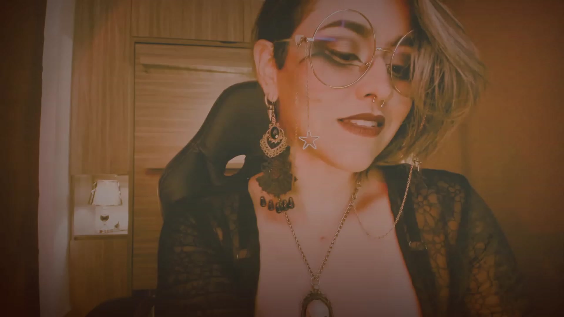 Gallery image thumbnail from AbraxxysRadio's myfreecams stream on, 10/19/2023, 02:41 image 2 of 20