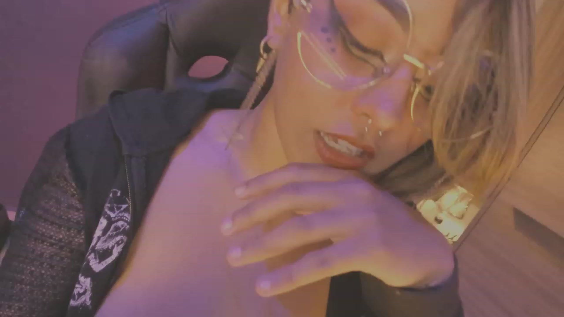 Gallery image thumbnail from AbraxxysRadio's myfreecams stream on, 10/20/2023, 02:38 image 10 of 20