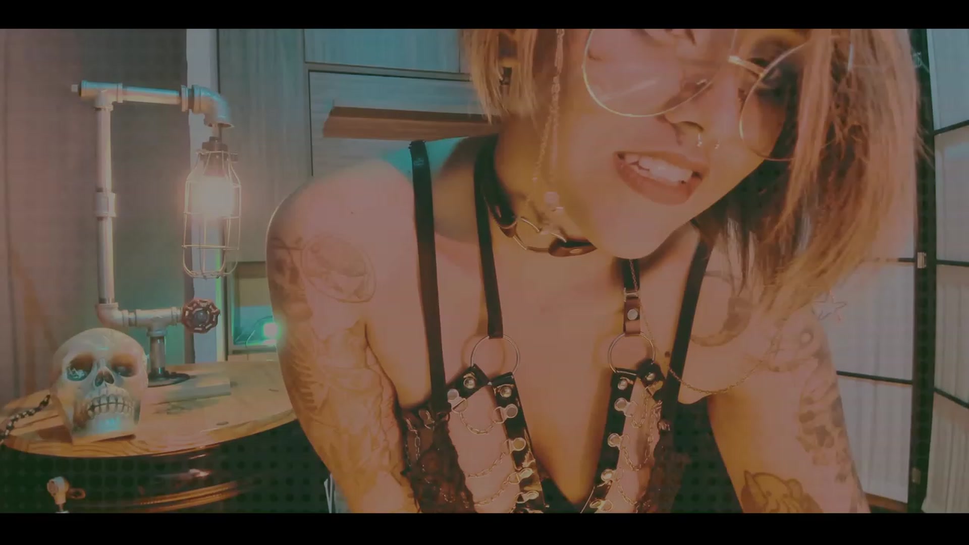 Gallery image thumbnail from AbraxxysRadio's myfreecams stream on, 10/25/2023, 24:04 image 5 of 20