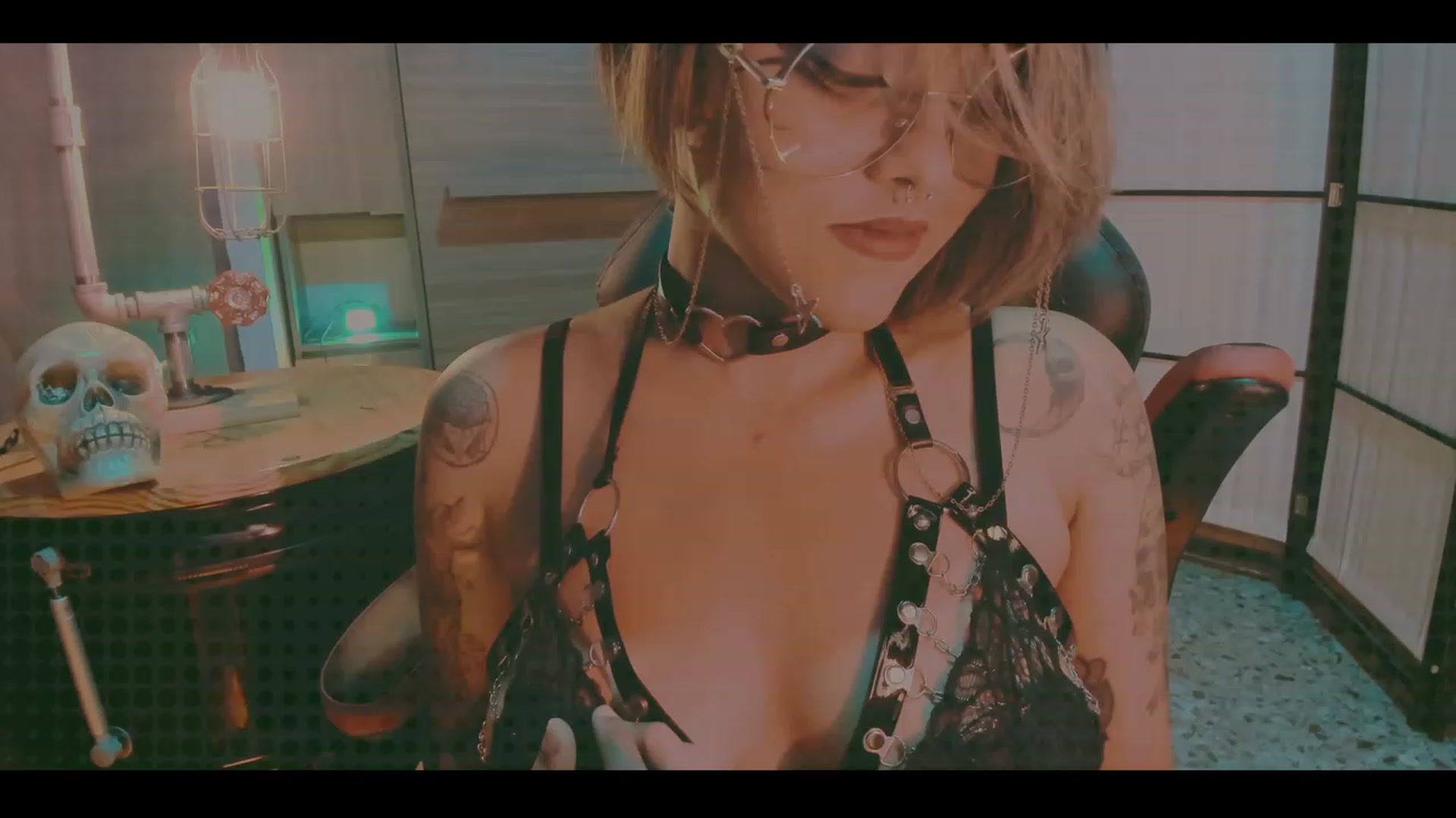 Gallery image thumbnail from AbraxxysRadio's myfreecams stream on, 10/25/2023, 24:04 image 3 of 20