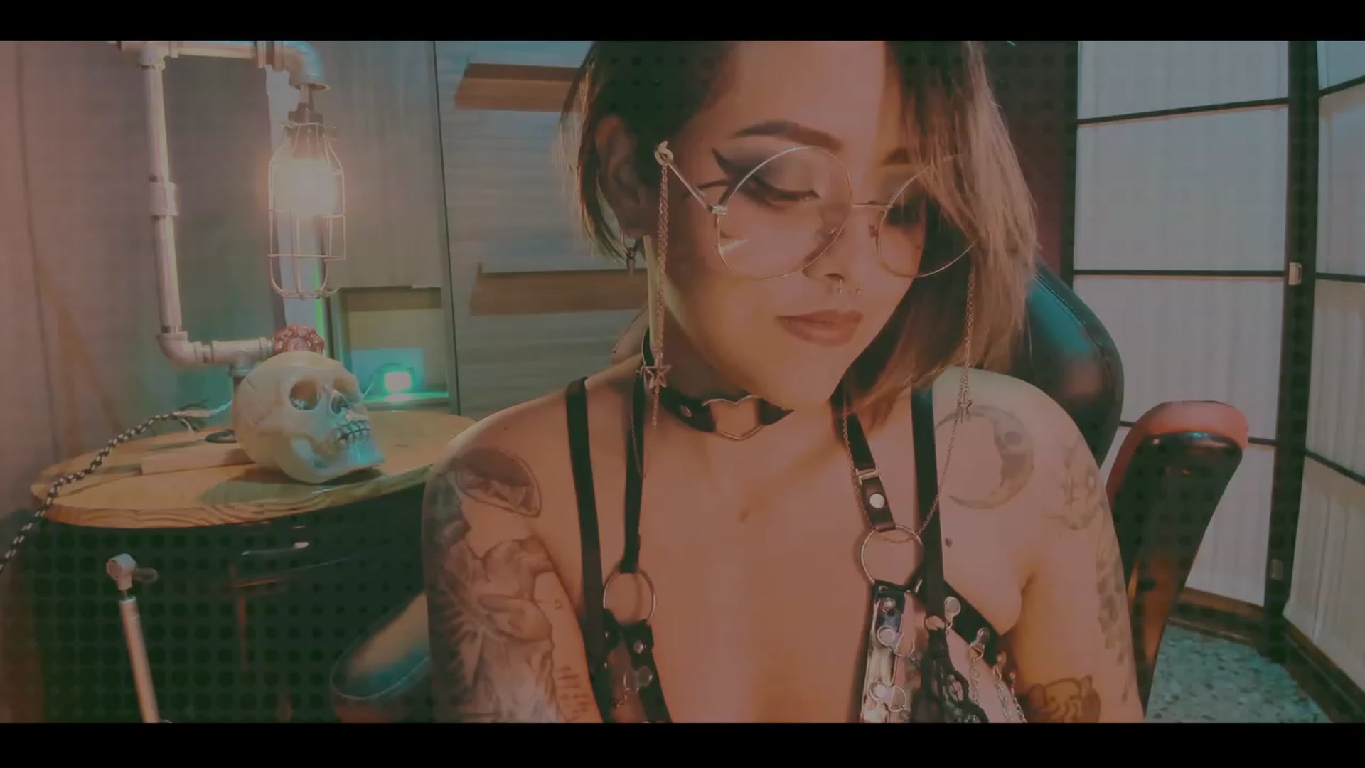 Gallery image thumbnail from AbraxxysRadio's myfreecams stream on, 10/25/2023, 24:34 image 15 of 20