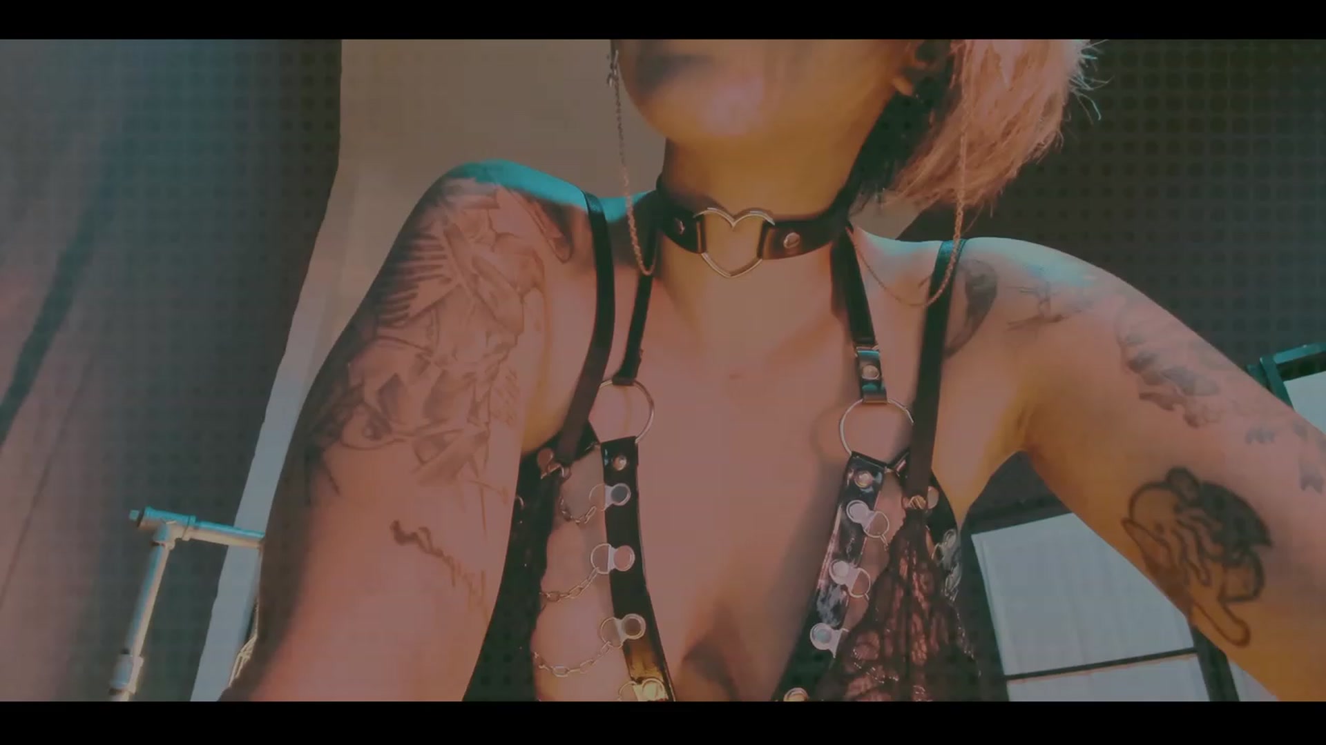 Gallery image thumbnail from AbraxxysRadio's myfreecams stream on, 10/25/2023, 24:34 image 17 of 20